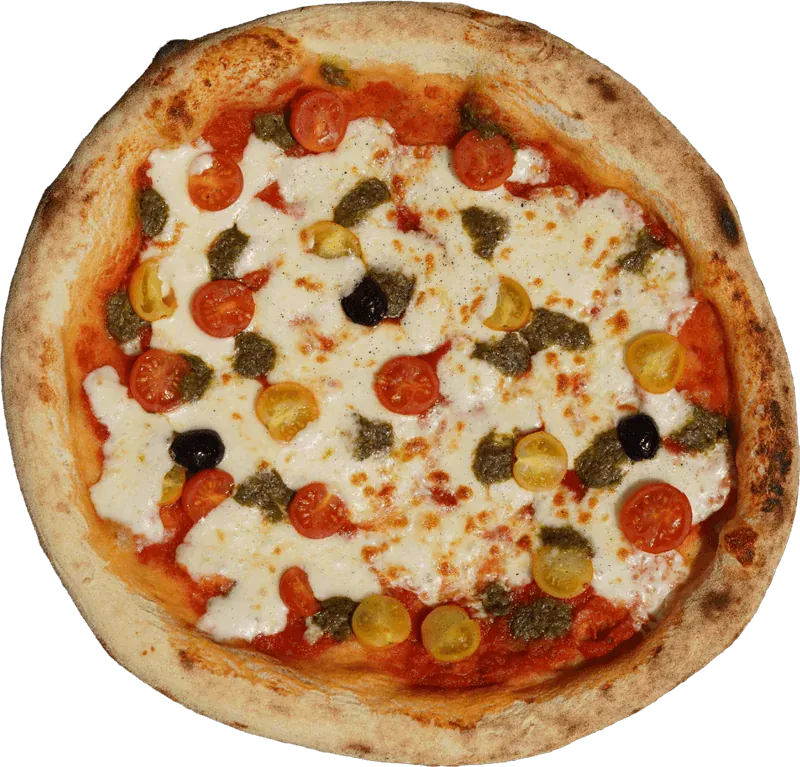 Pizza napolitaine du Retro à Coudoux garnie de mozzarella, tomates cerises et pesto, récompense du programme de fidélité