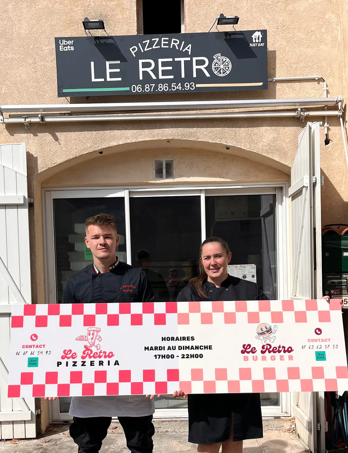 Manon & Quentin, fondateurs du Retro, devant la pizzeria à Coudoux