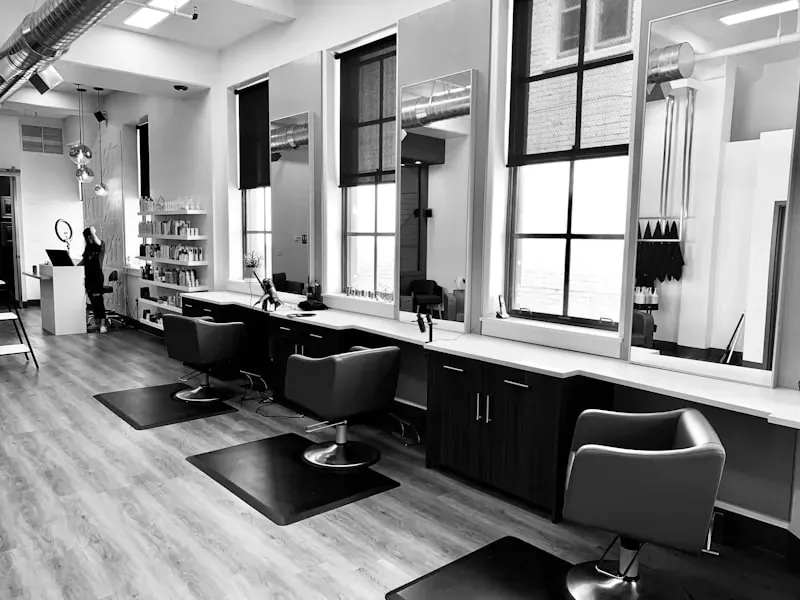 Intérieur du salon de coiffure HAIR & BEAUTY ANGELS, rue Garibaldi à Lyon 3