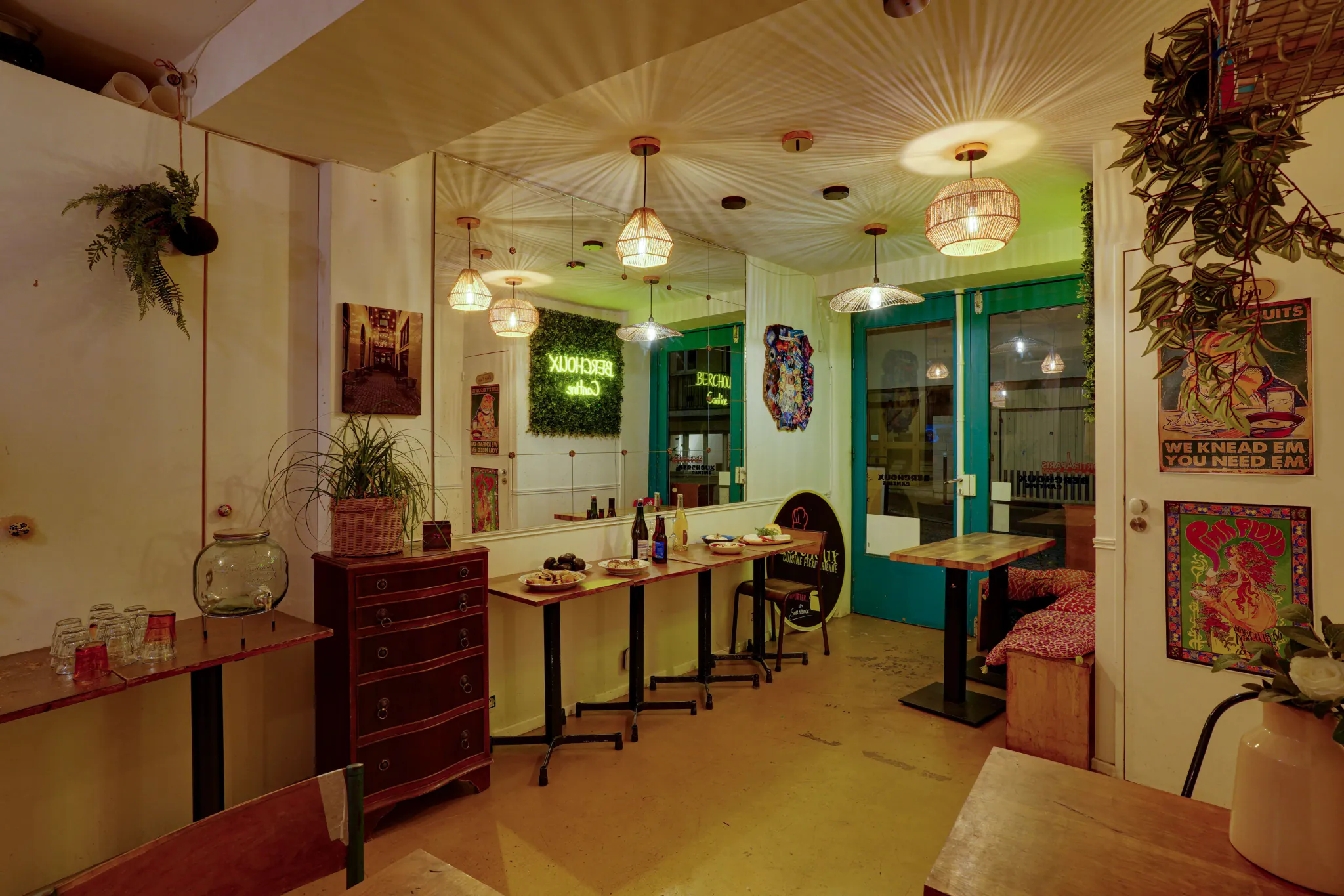 Ambiance de l'équipe en cuisine au restaurant Berchoux à Montmartre, Paris 18