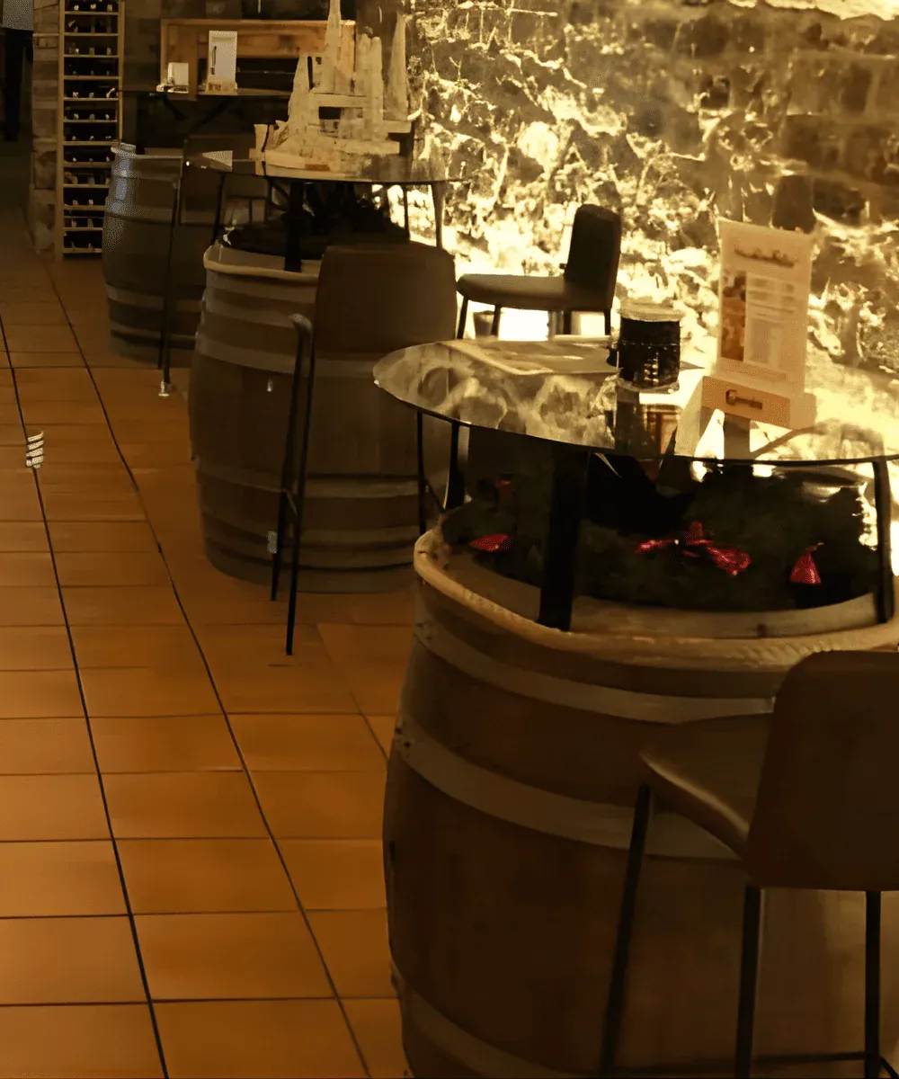 Bar à vins de Schiltigheim, caveau voûté et tonneaux