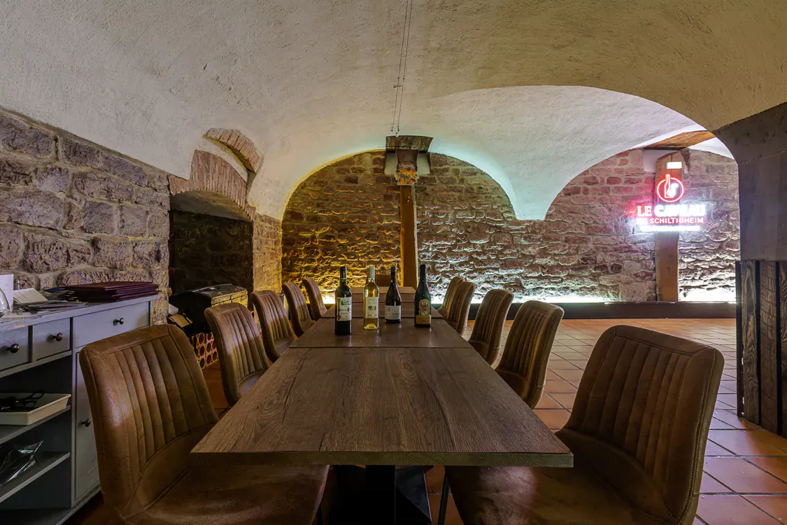Soirée EVJF au caveau, ambiance feutrée et conviviale