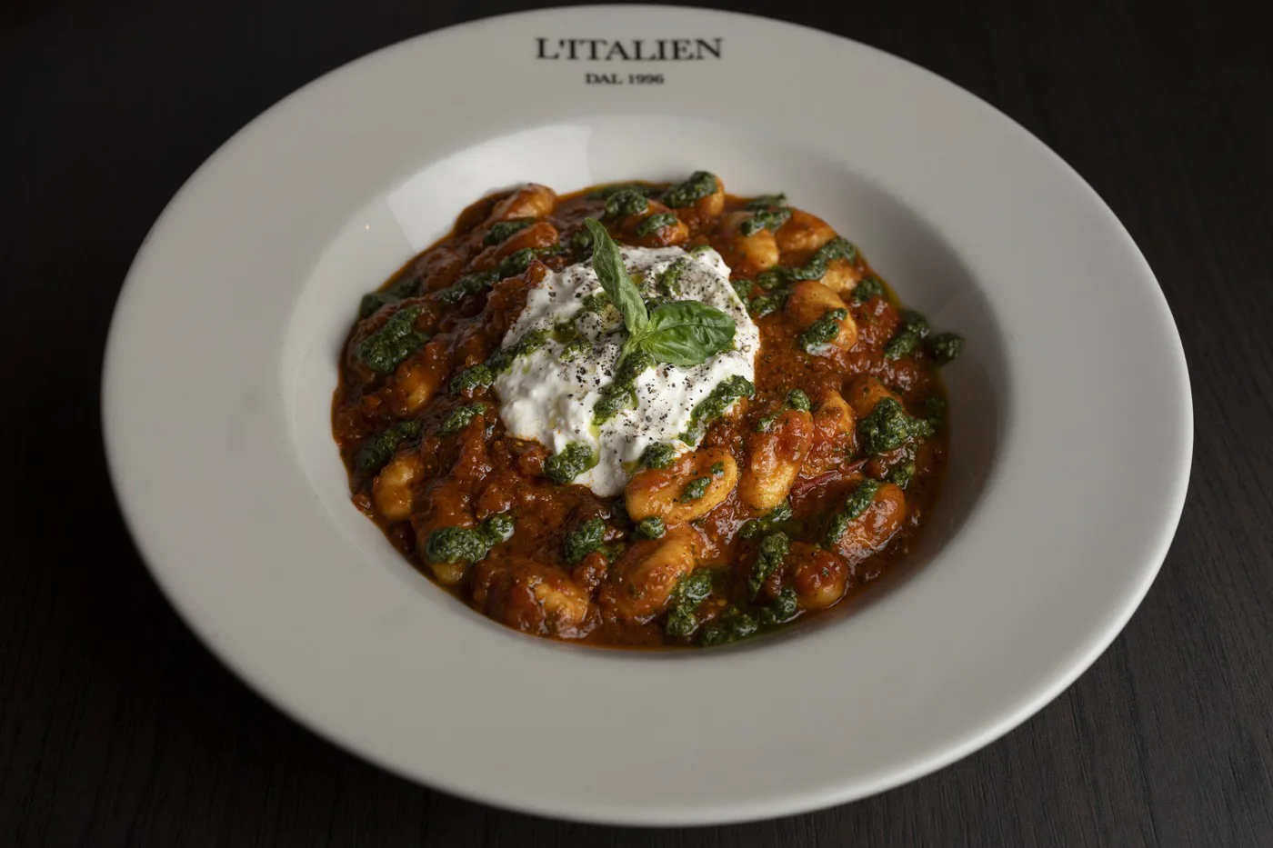 Gnocchi, sauce tomate et stracciatella