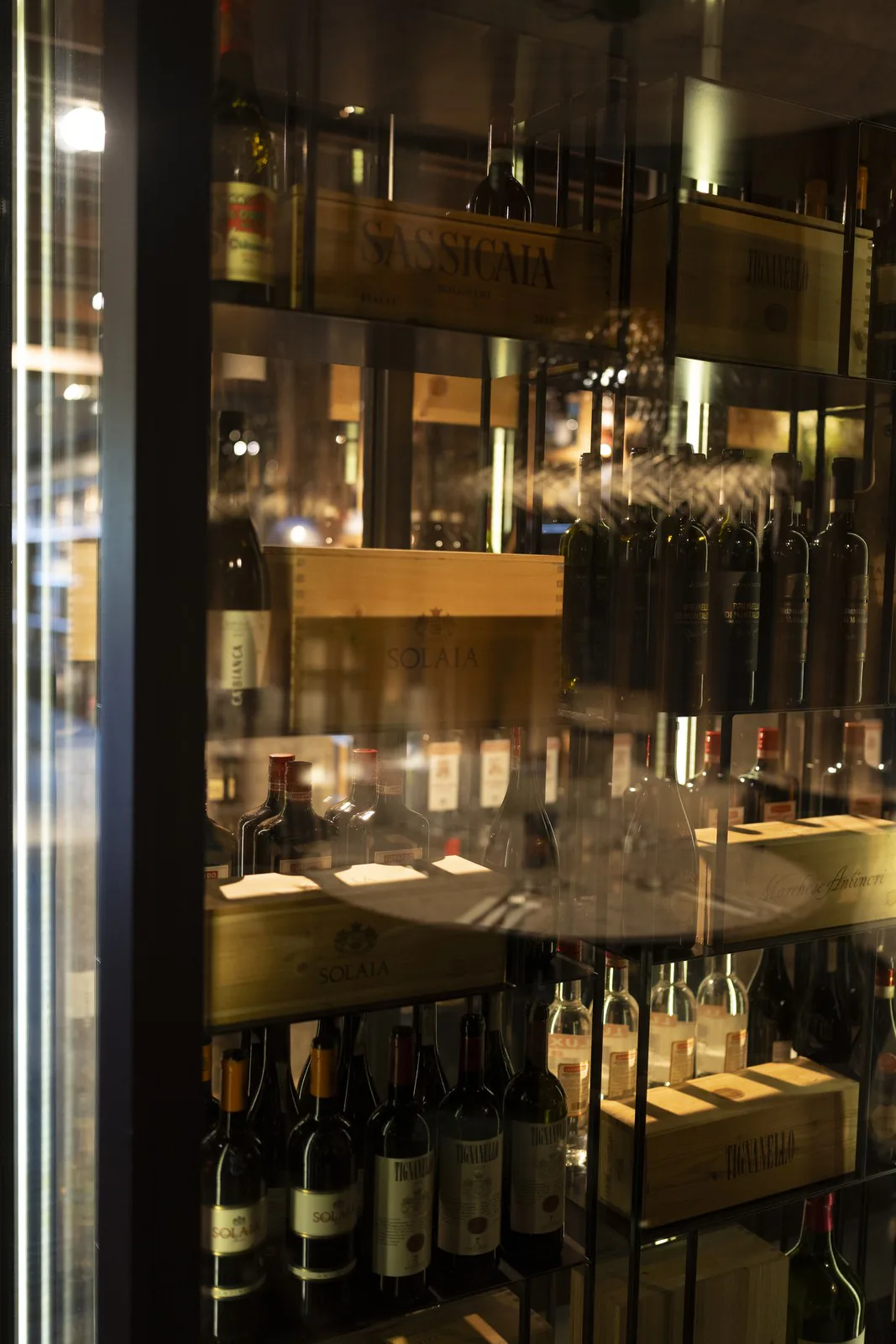 Bouteilles dans la cave à vin
