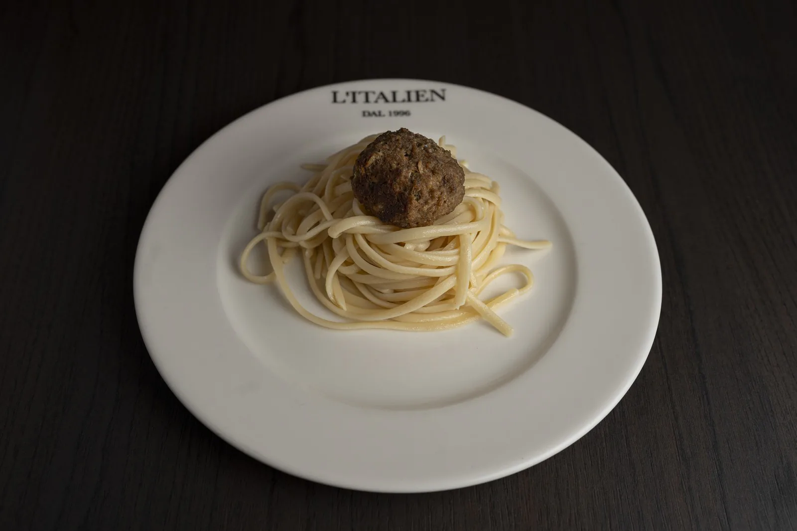 Menu enfant : pâtes et boulette, sans sauce