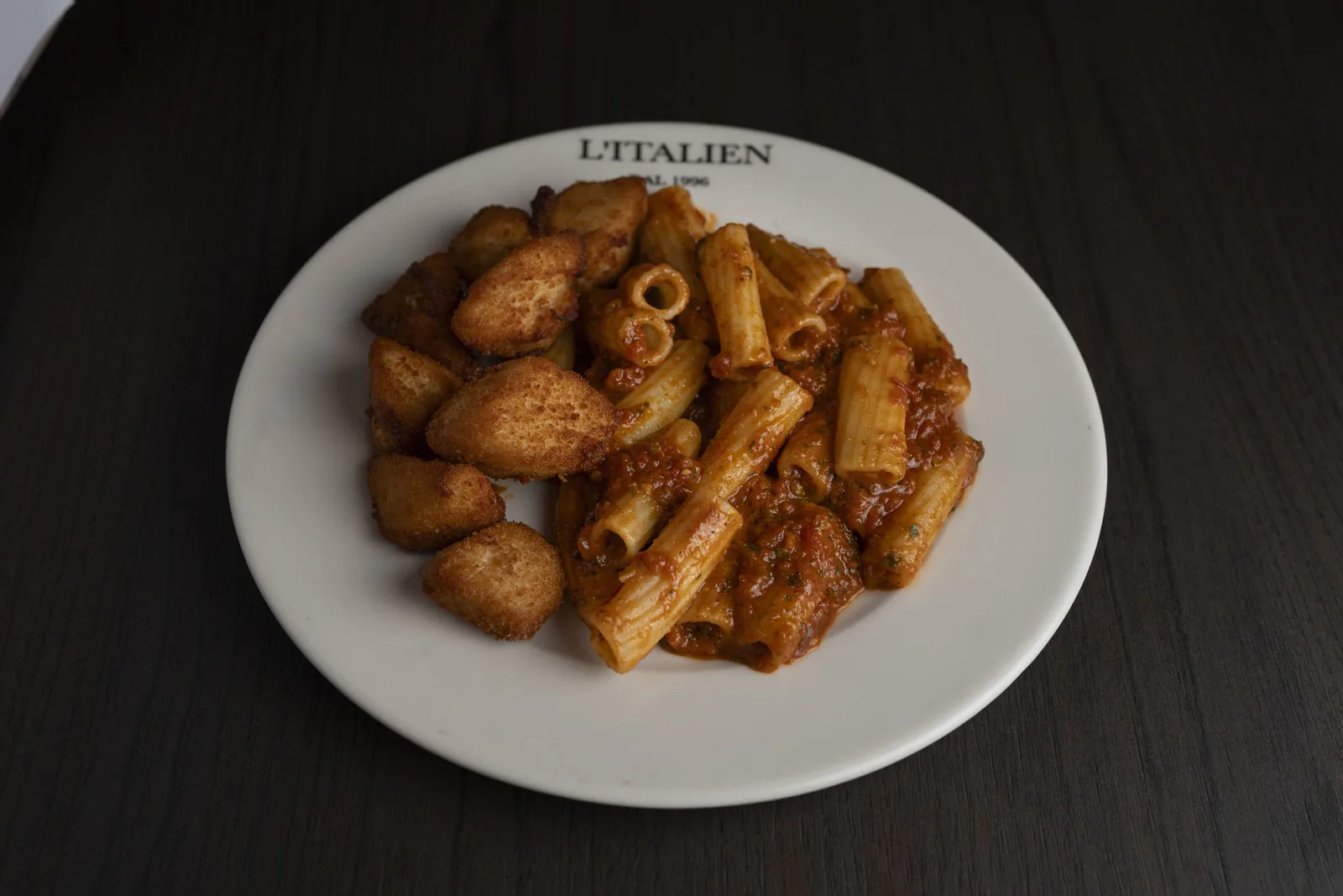 Menu enfant : pâtes bolognaise et poulet