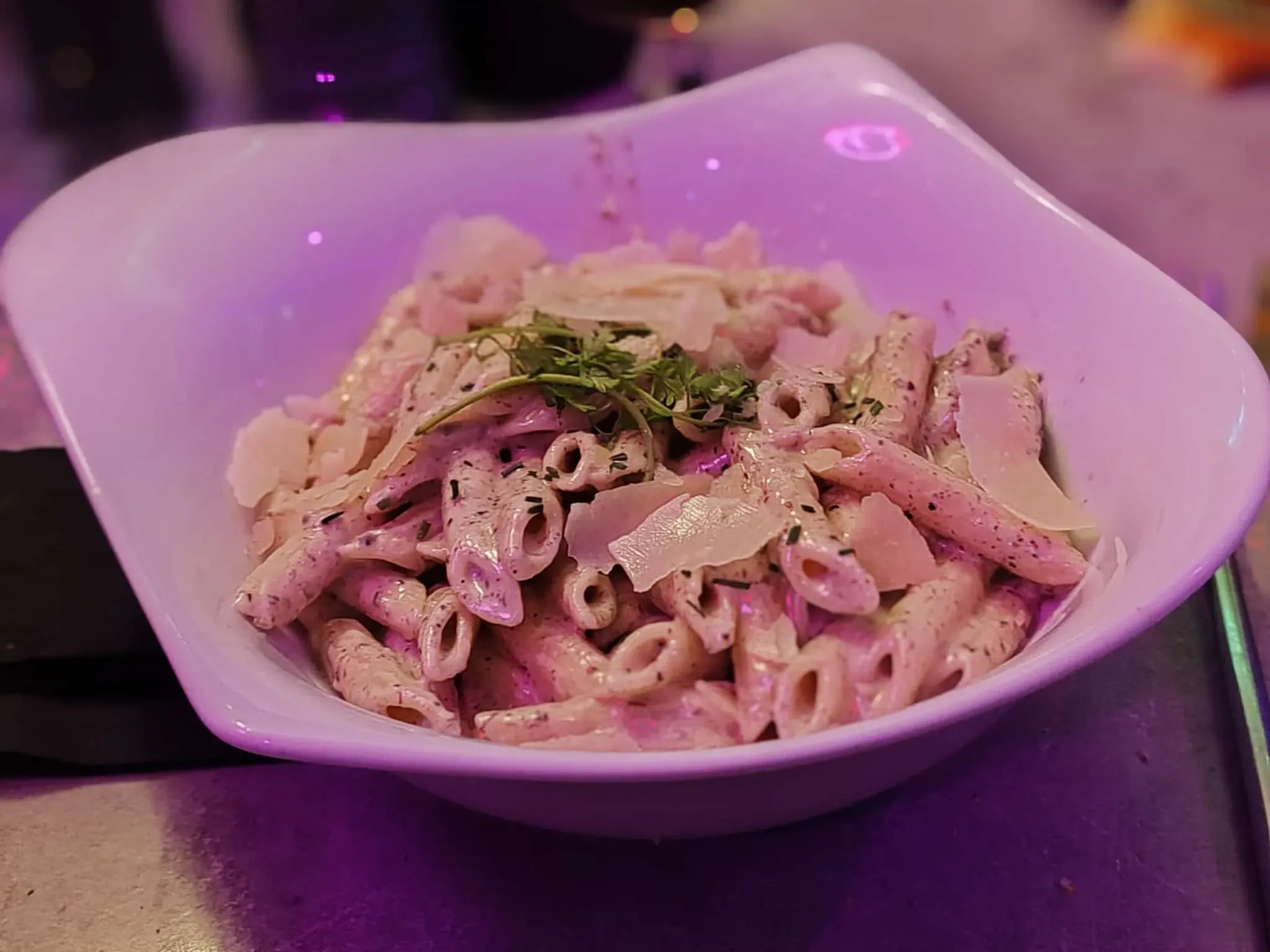 Penne Tartufata à la truffe d'été, champignons et parmesan, plat signature Le Spot Gourmand La Valette-du-Var