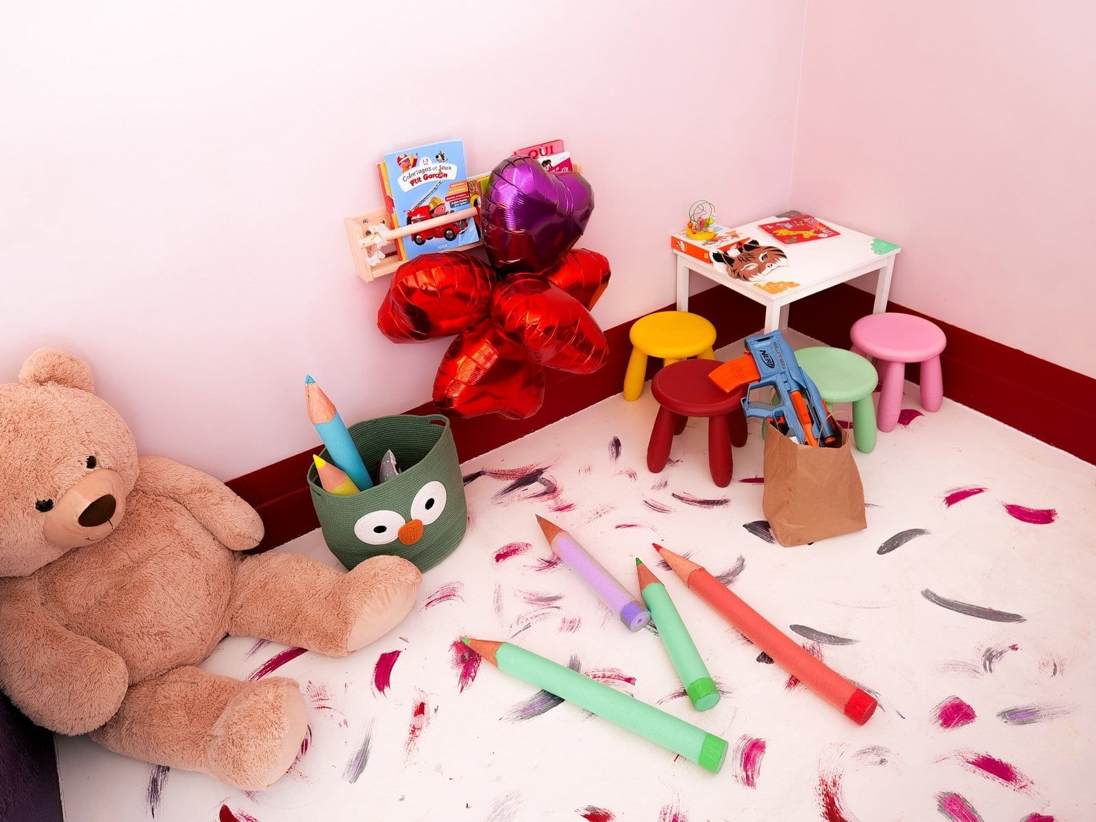 Coin enfants Peach, peluches, jeux, crayons