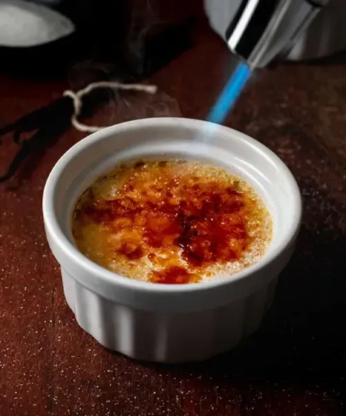 Crème brûlée dessert Nomadia restaurant Sainte-Maxime