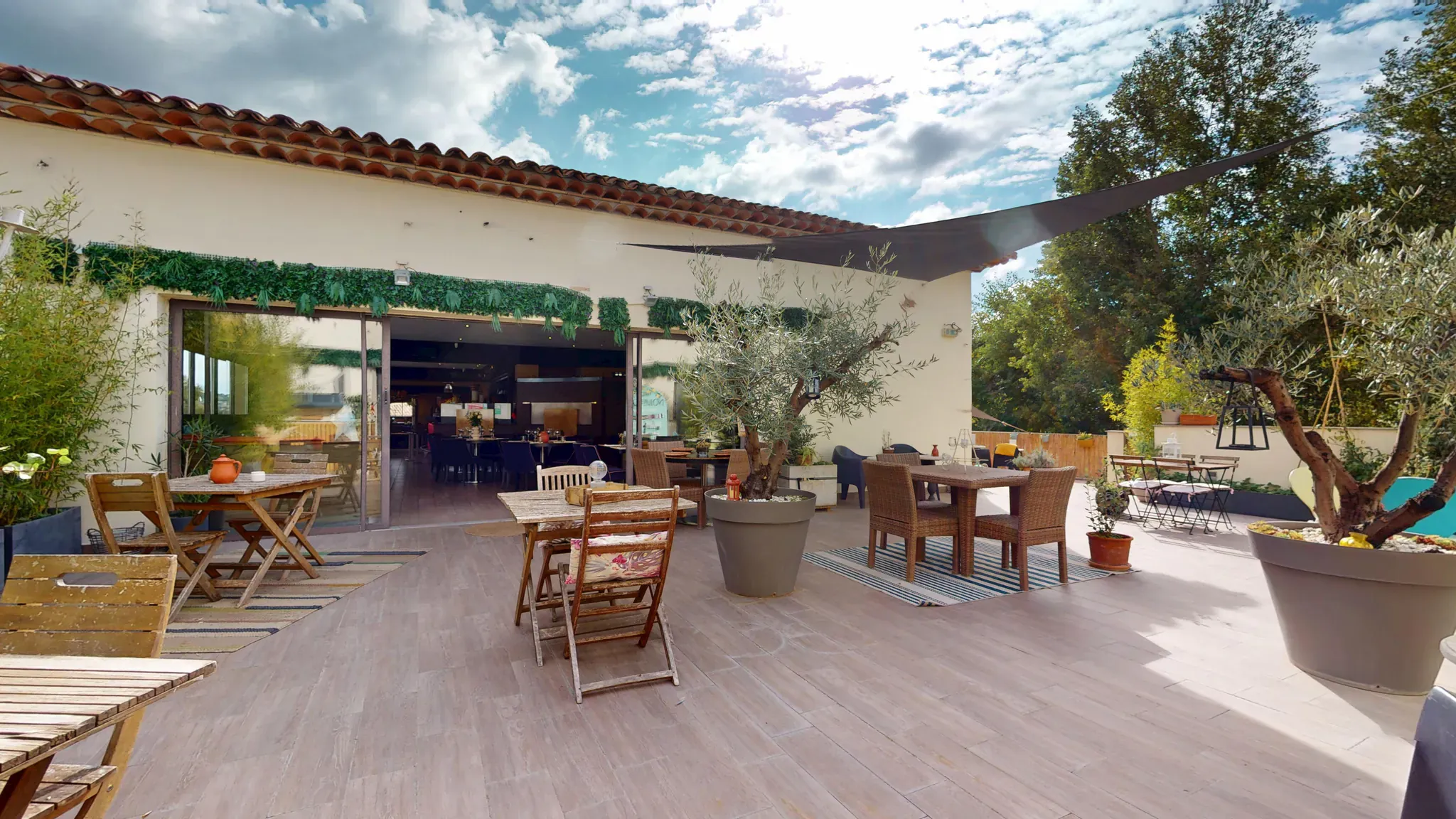 Nomadia restaurant terrace in Sainte-Maxime with 20 outdoor seats