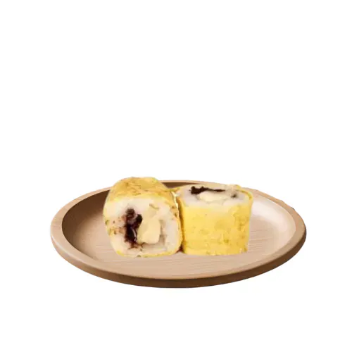 Rouleau d'omelette japonaise sucrée fourrée à la confiture, douceur à partager avec un bubble tea