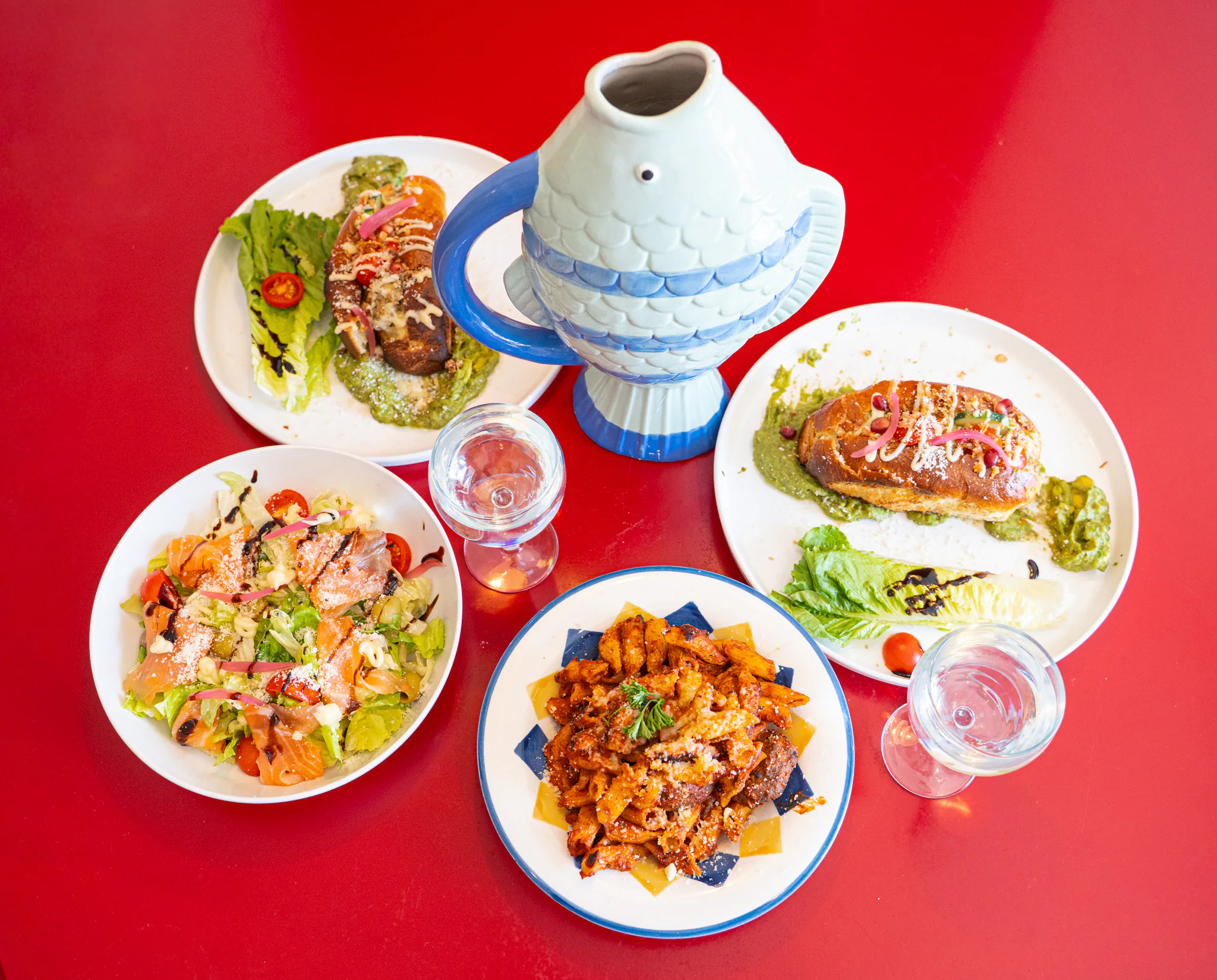 Tablée complète Pastagars, carafe poisson en faïence