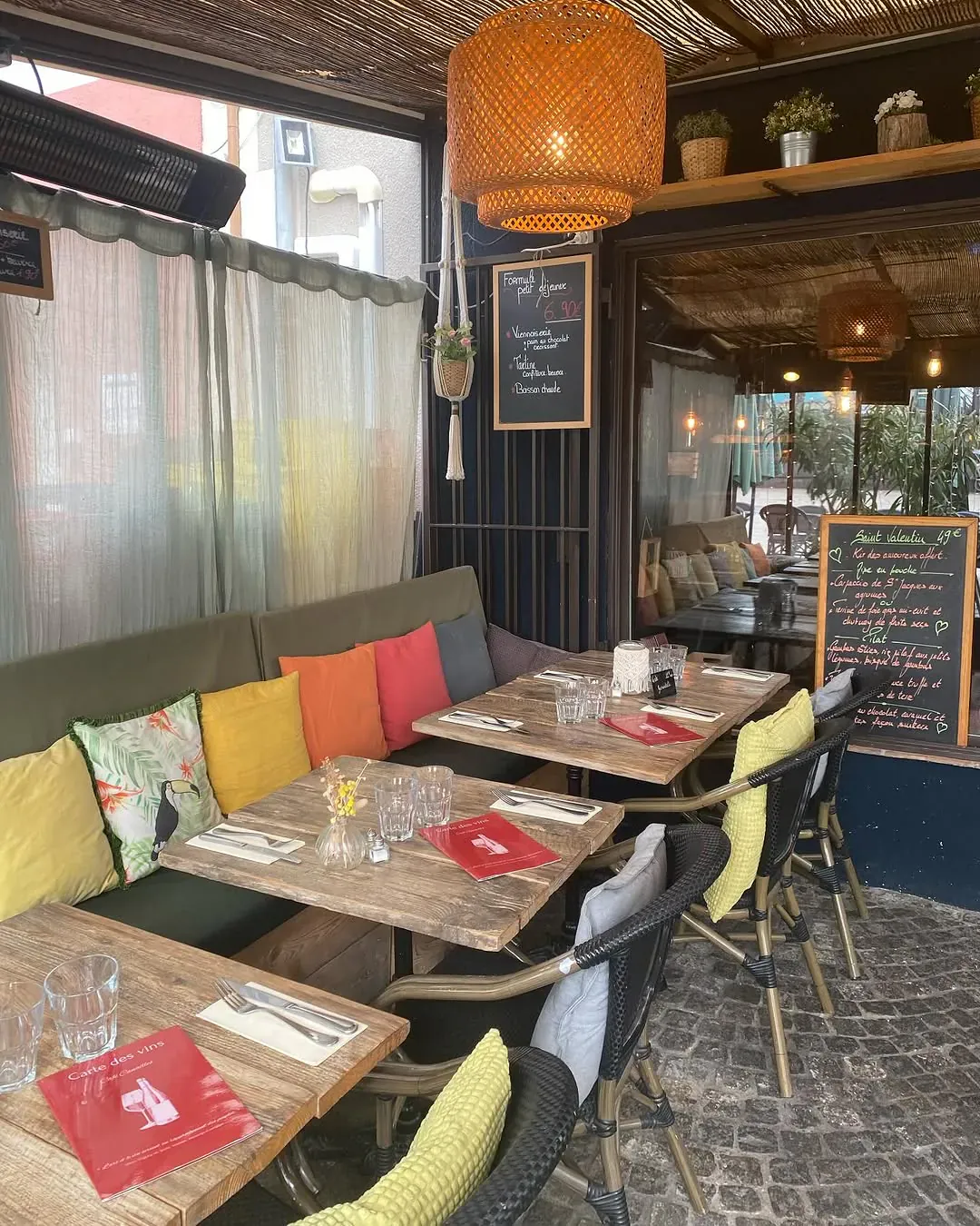 Terrasse restaurant bistronomique Café Canailles Venelles restaurant campagne aixoise