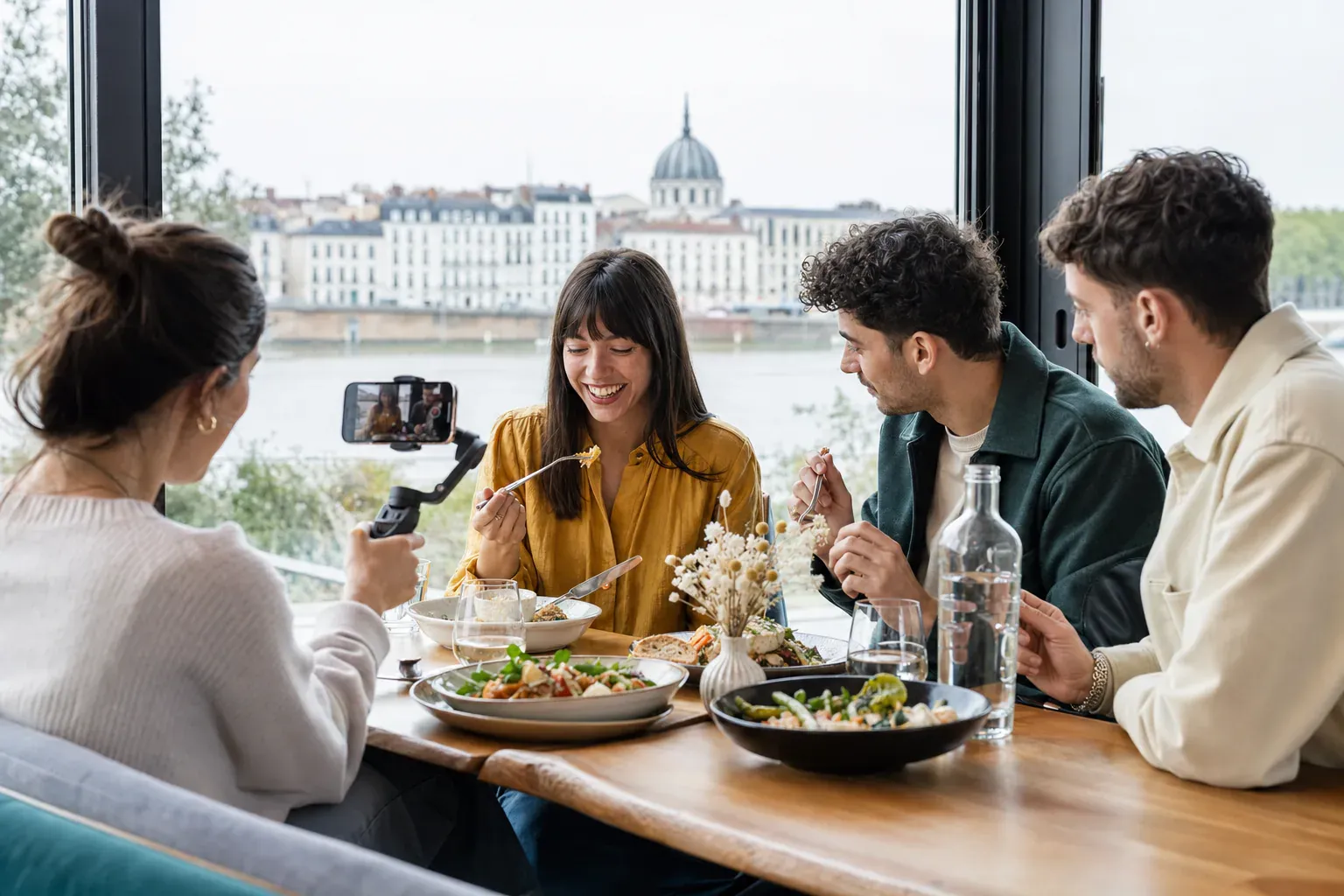Illustration éditoriale de la scène food nantaise et des créateurs de contenu culinaires à suivre à Nantes en 2026