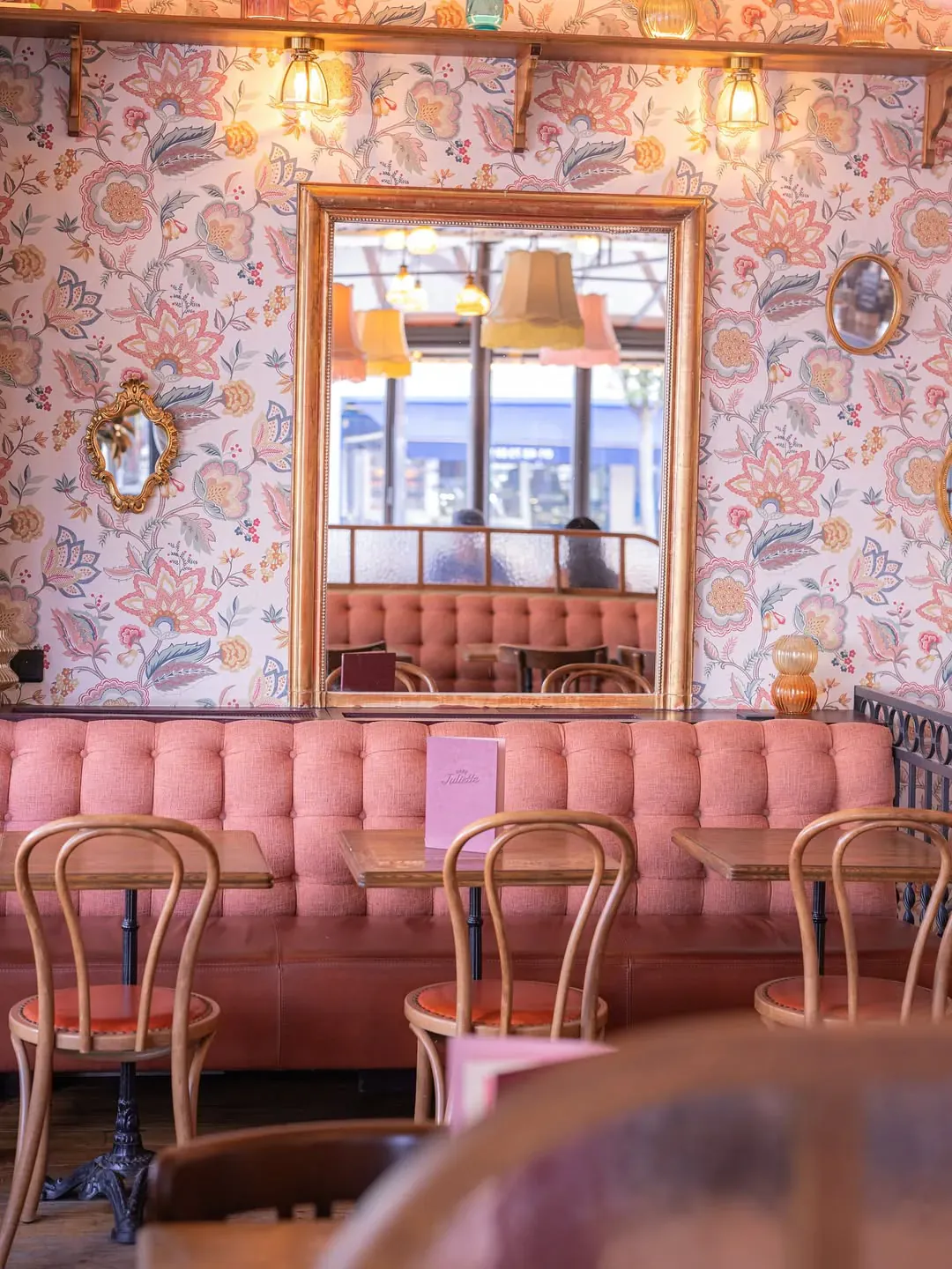 Ambiance du Café Juliette dans le 20e arrondissement de Paris
