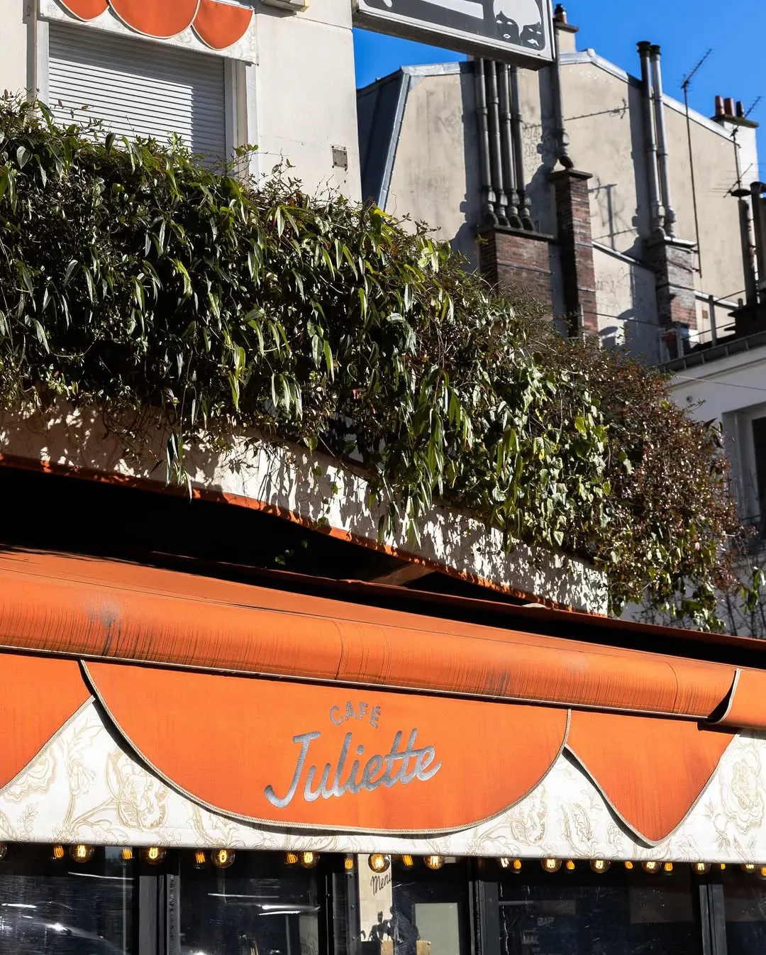 Café et terrasse au soleil au Café Juliette - meilleurs cafés Paris 20e