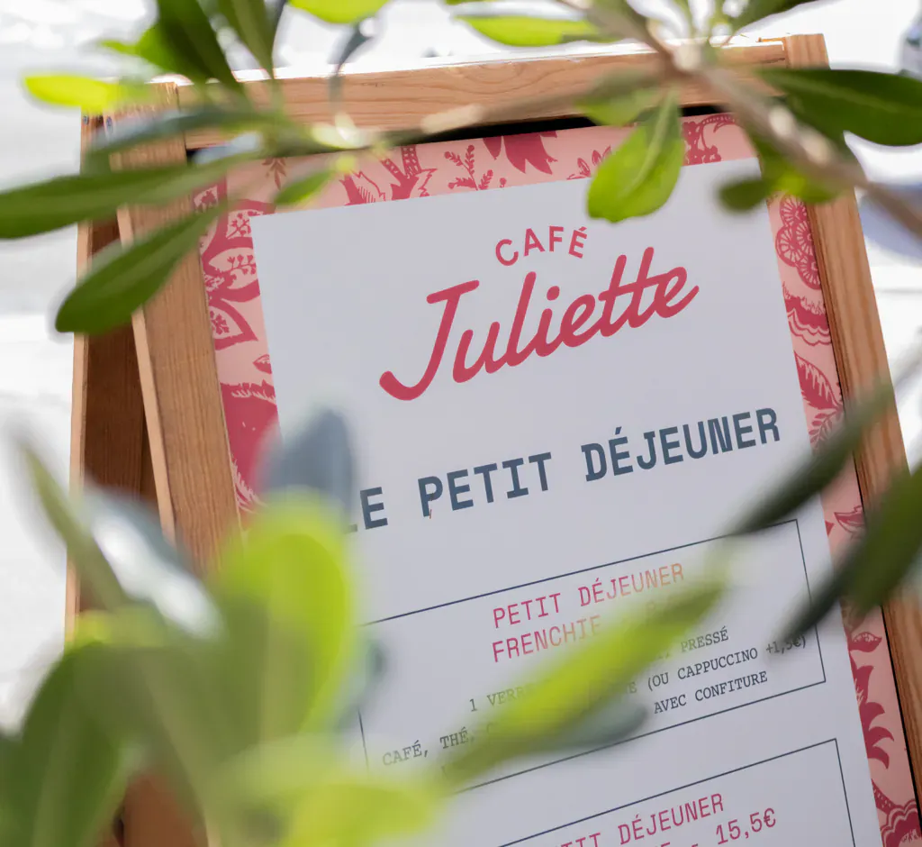 Table set at Café Juliette