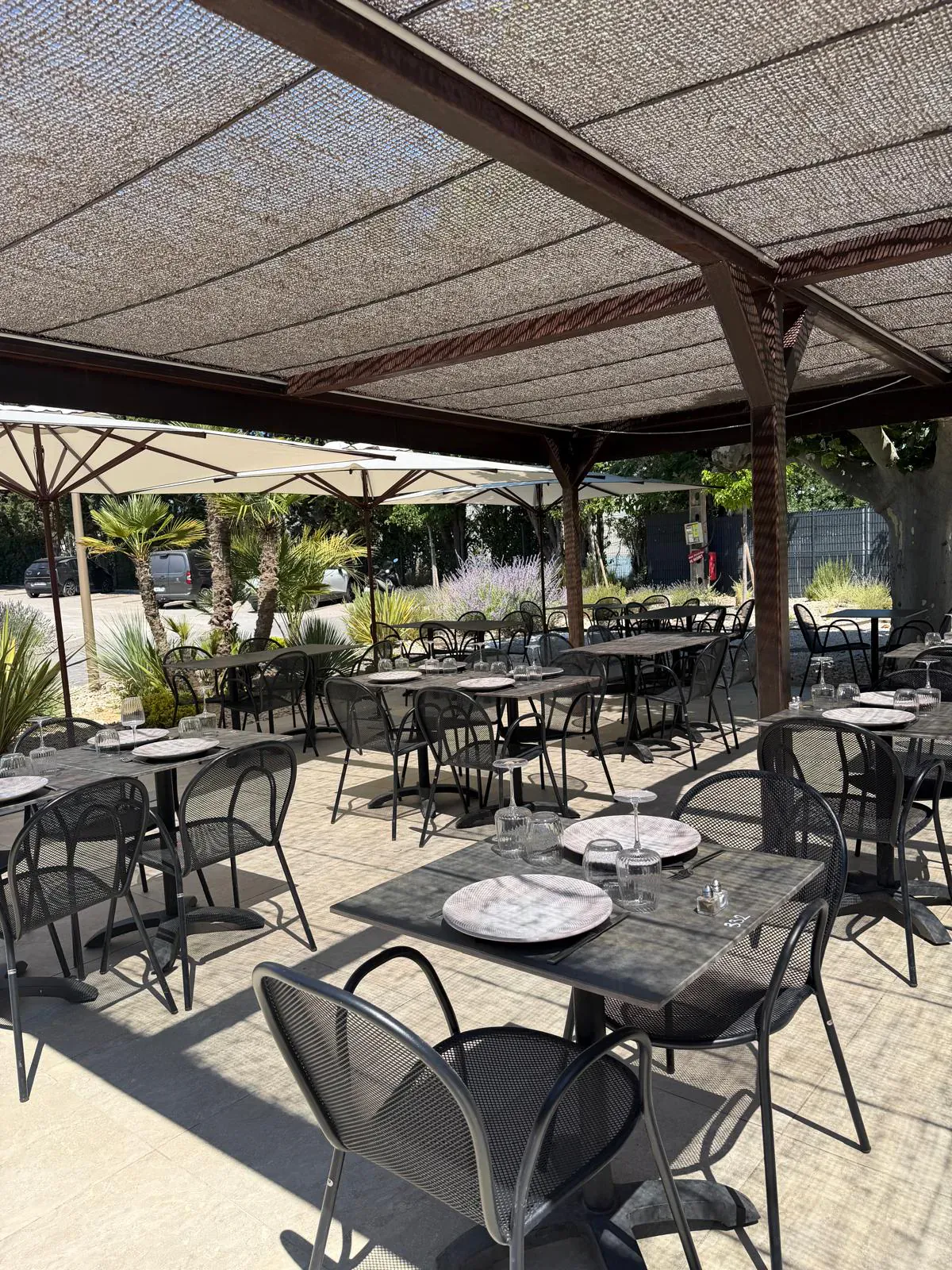 Ambiance conviviale de la brasserie Pakal à Bouc-Bel-Air
