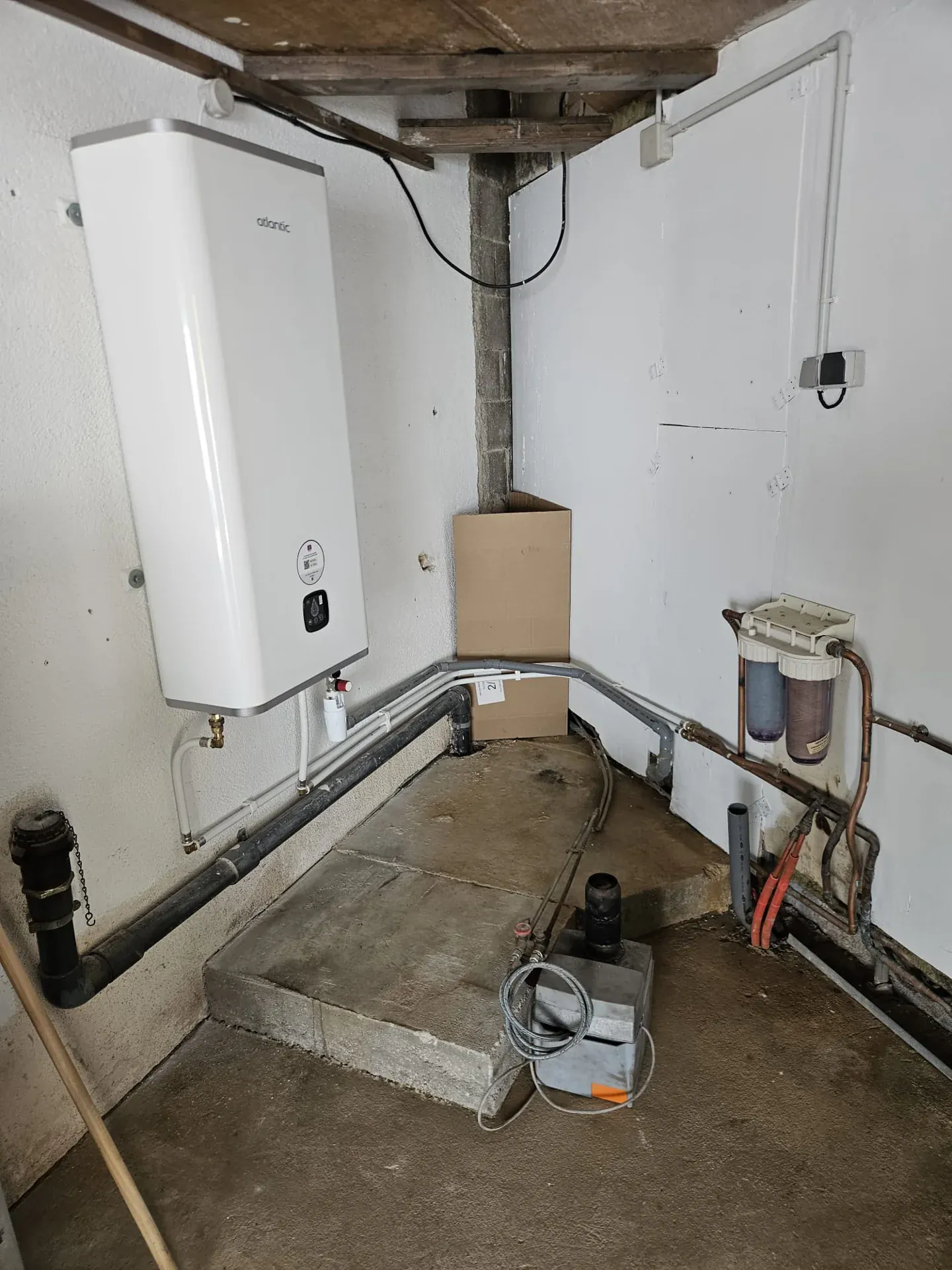 Chantier CLG Plomberie — Chauffe-eau, vue 1