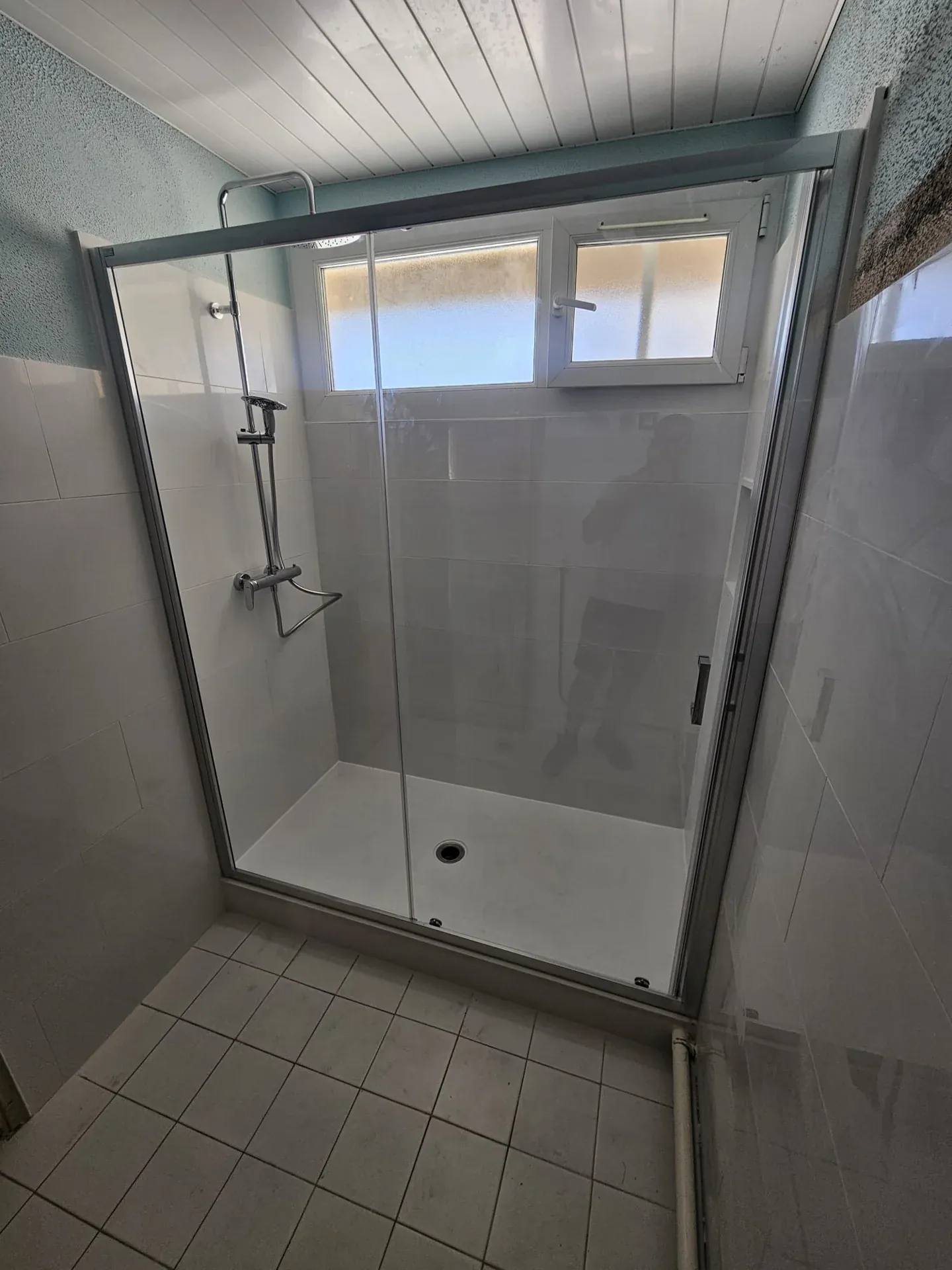 Remplacement de l’espace douche — photographie de chantier CLG Plomberie