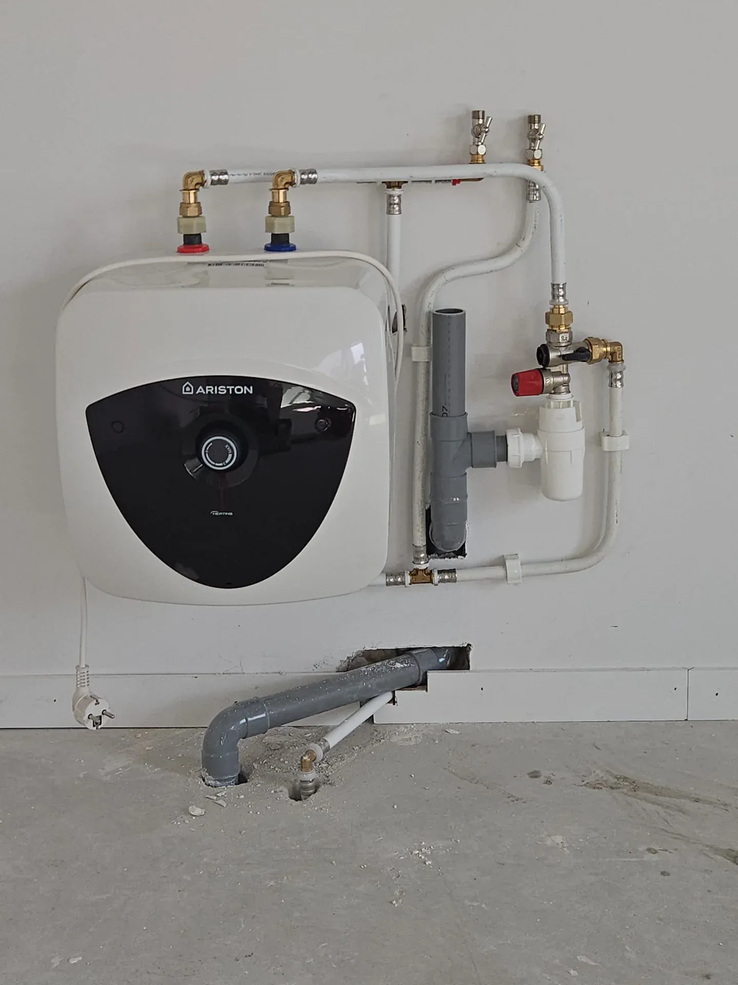 Chantier CLG Plomberie — Chauffe-eau, vue 4