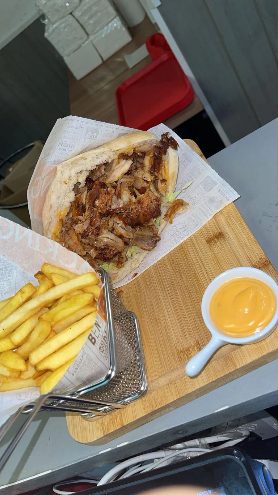 Kebab, frites et boisson