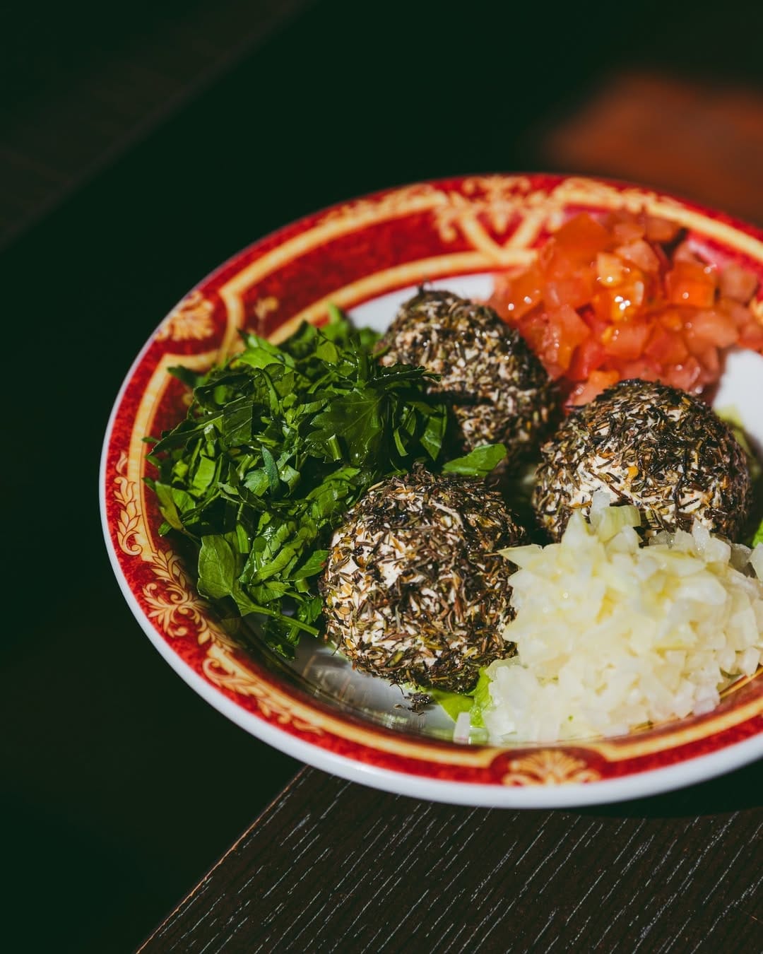 Assortiment de mezzés libanais en plongée