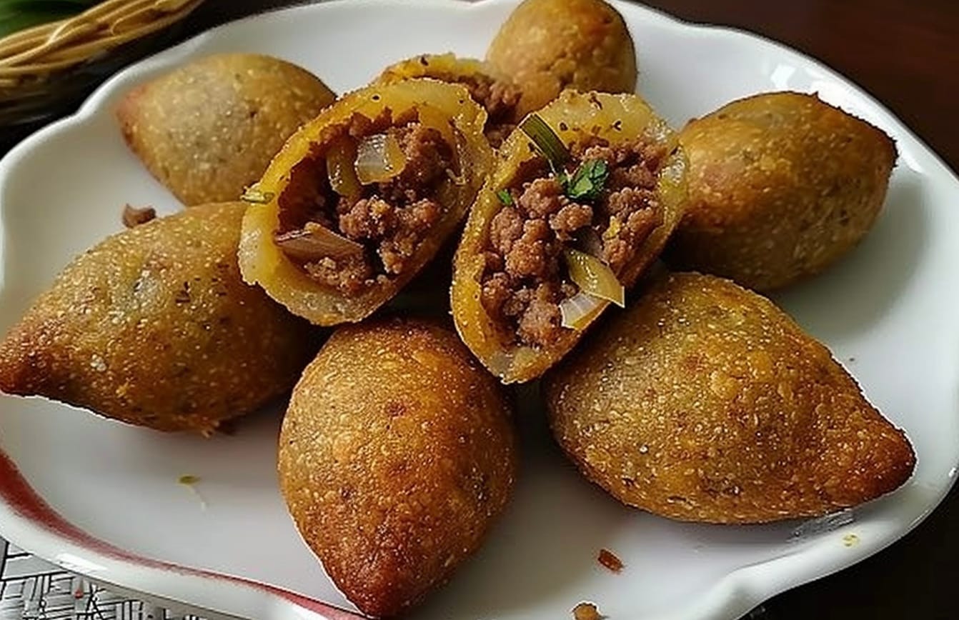 Kebbe, Boulette de viande farcie d'oignon et de viande hachée., fait maison au Cèdre, restaurant libanais à Nantes