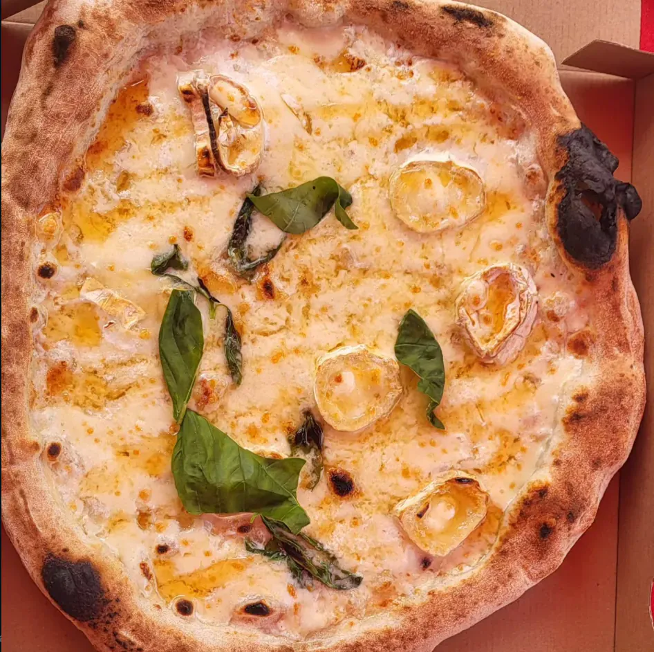 Pizza napolitaine Chèvre et Miel au chèvre, miel et mozzarella