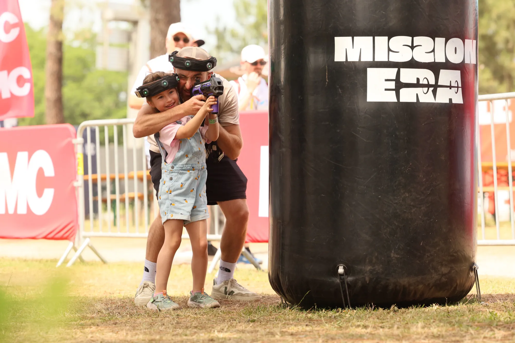 Public en animation immersive Krun Game outdoor sur la Fan Zone d'un grand événement (GP Explorer, 24h du Mans) — photo 5
