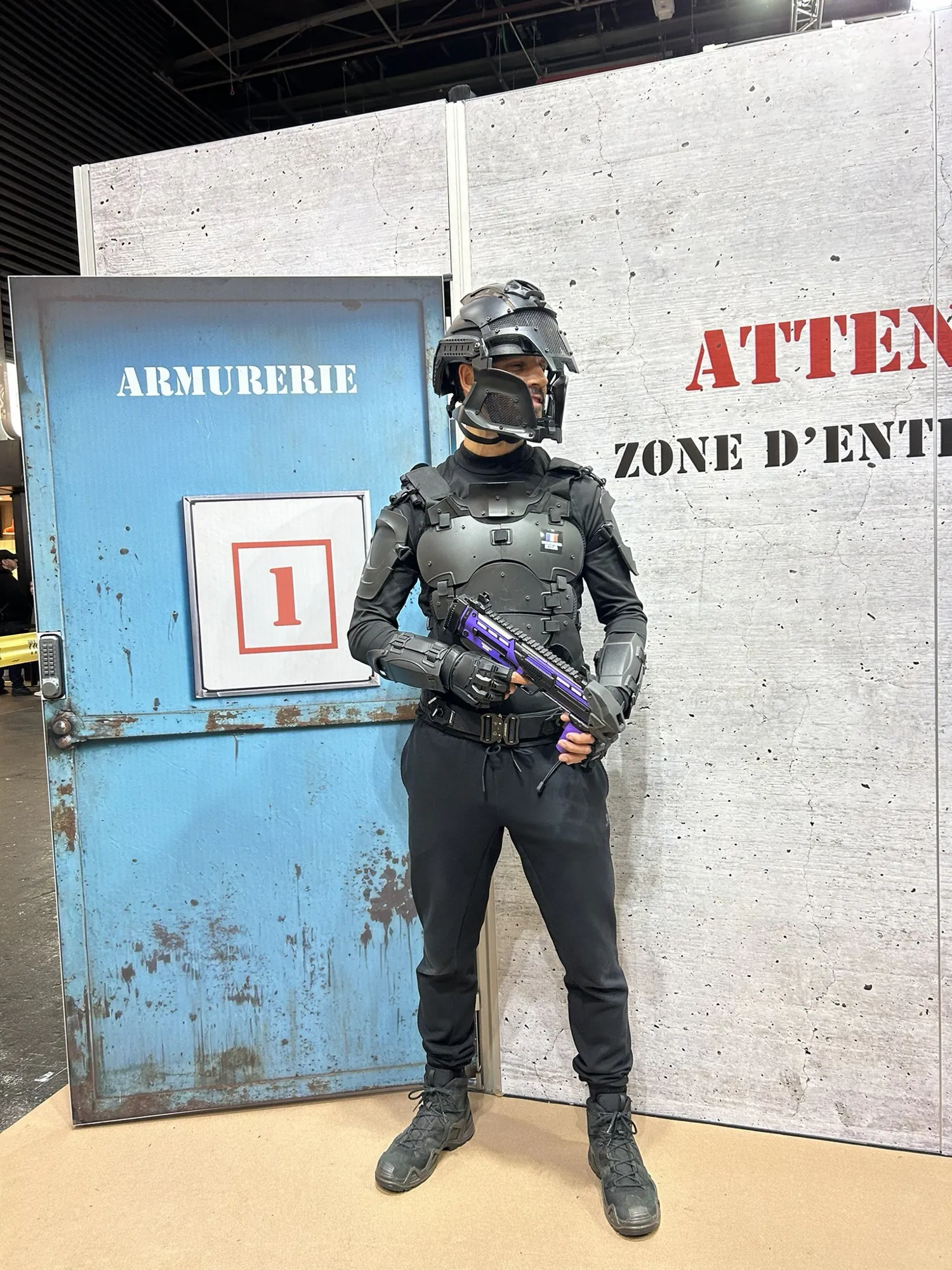 Joueurs en simulation immersive Krun Game / CQB au salon Paris Games Week, stand du Ministère de l'Intérieur — photo 4