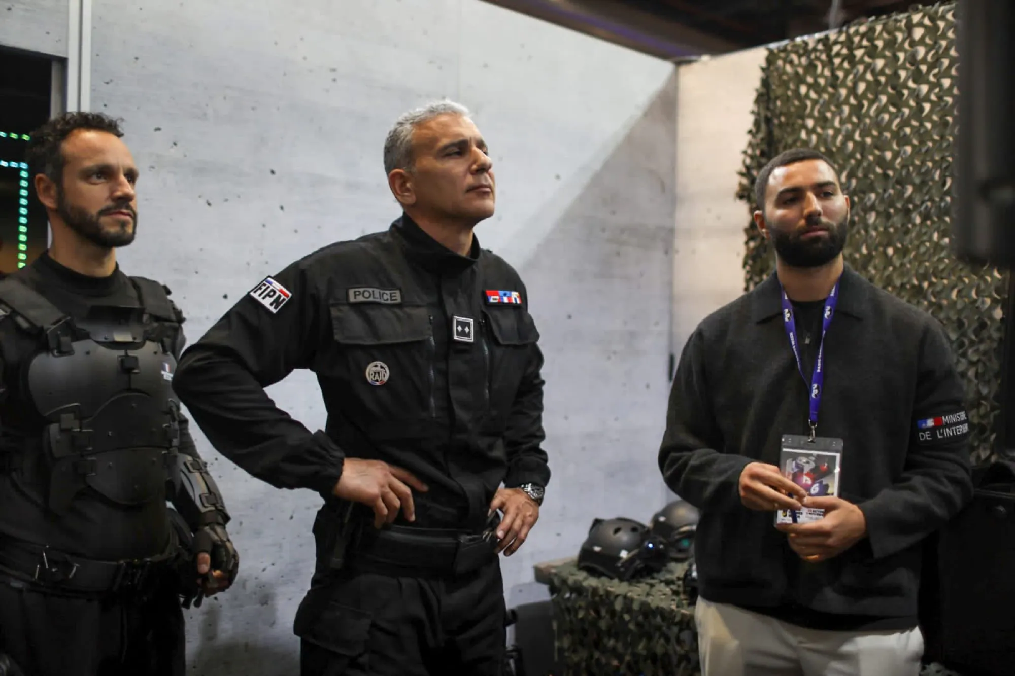 Joueurs en simulation immersive Krun Game / CQB au salon Paris Games Week, stand du Ministère de l'Intérieur
