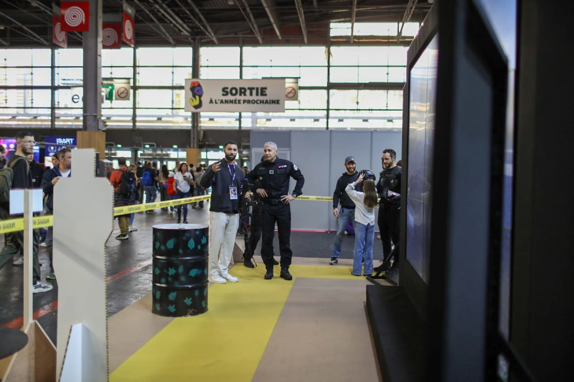 Joueurs en simulation immersive Krun Game / CQB au salon Paris Games Week, stand du Ministère de l'Intérieur — photo 9
