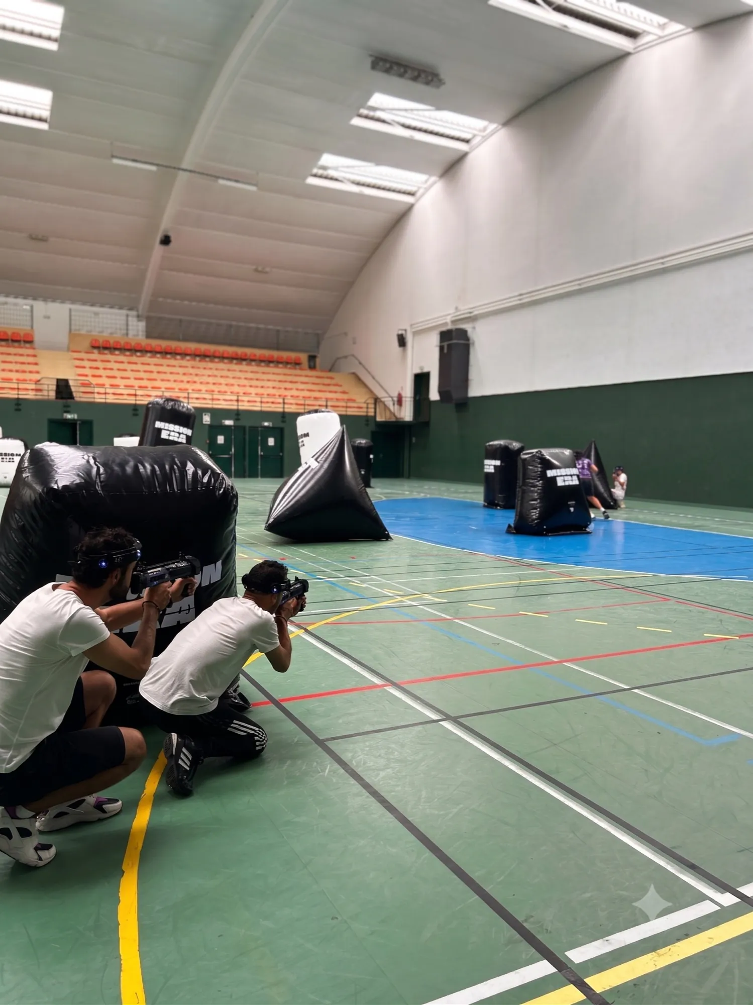 Enfants et animateurs en tournoi Krun Game dans un gymnase, animation collectivité Mission Era — photo 3