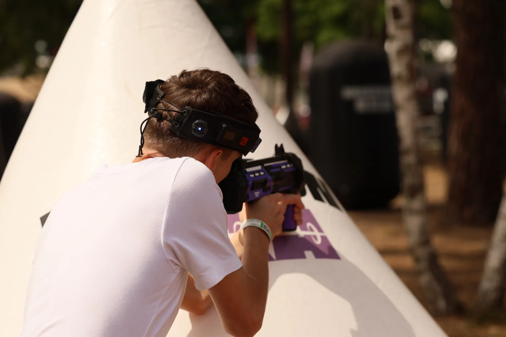 Public en animation immersive Krun Game outdoor sur la Fan Zone d'un grand événement (GP Explorer, 24h du Mans) — photo 2