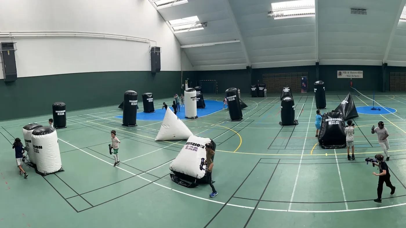 Enfants et animateurs en tournoi Krun Game dans un gymnase, animation collectivité Mission Era — photo 6