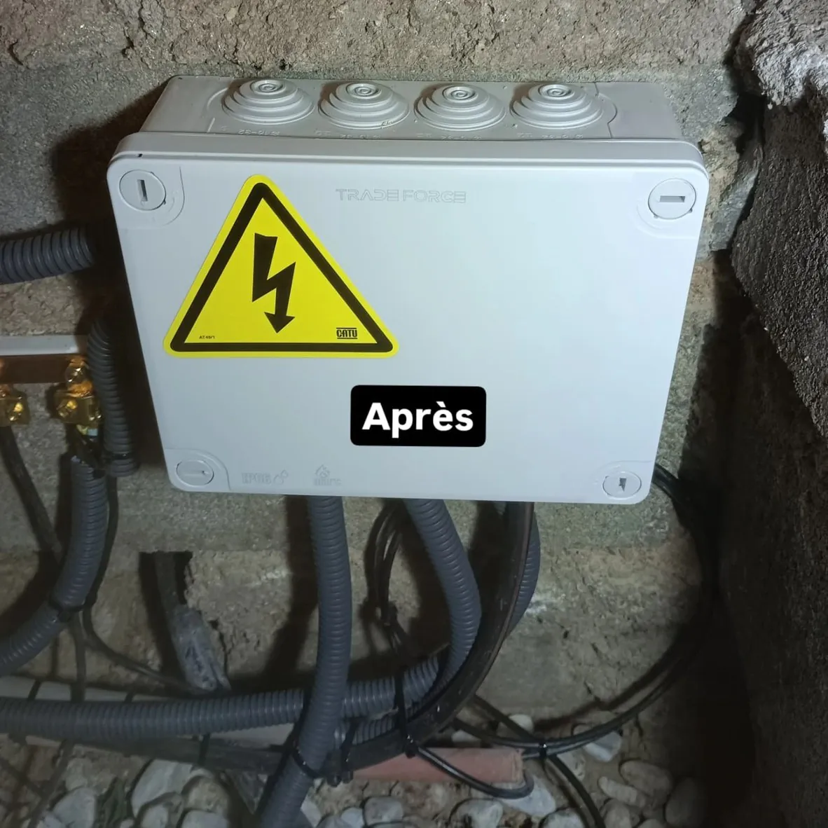 La boîte étanche après la reprise de la mise à la terre.