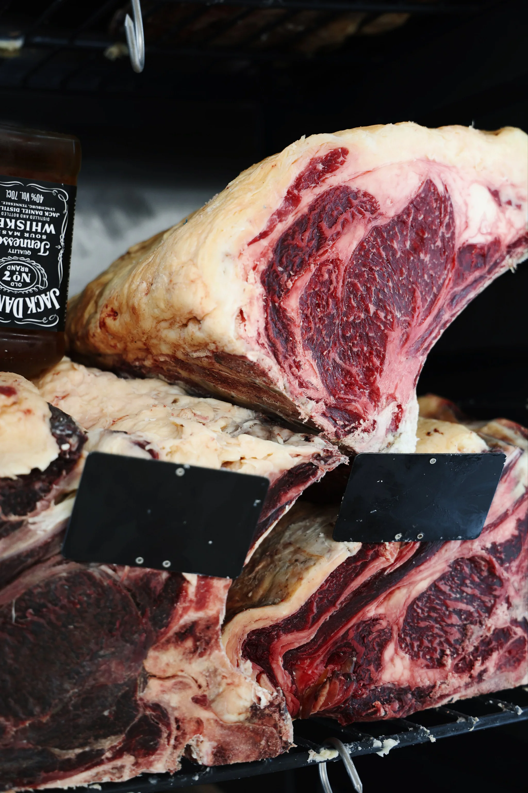 Côte de bœuf maturée servie sur présentoir