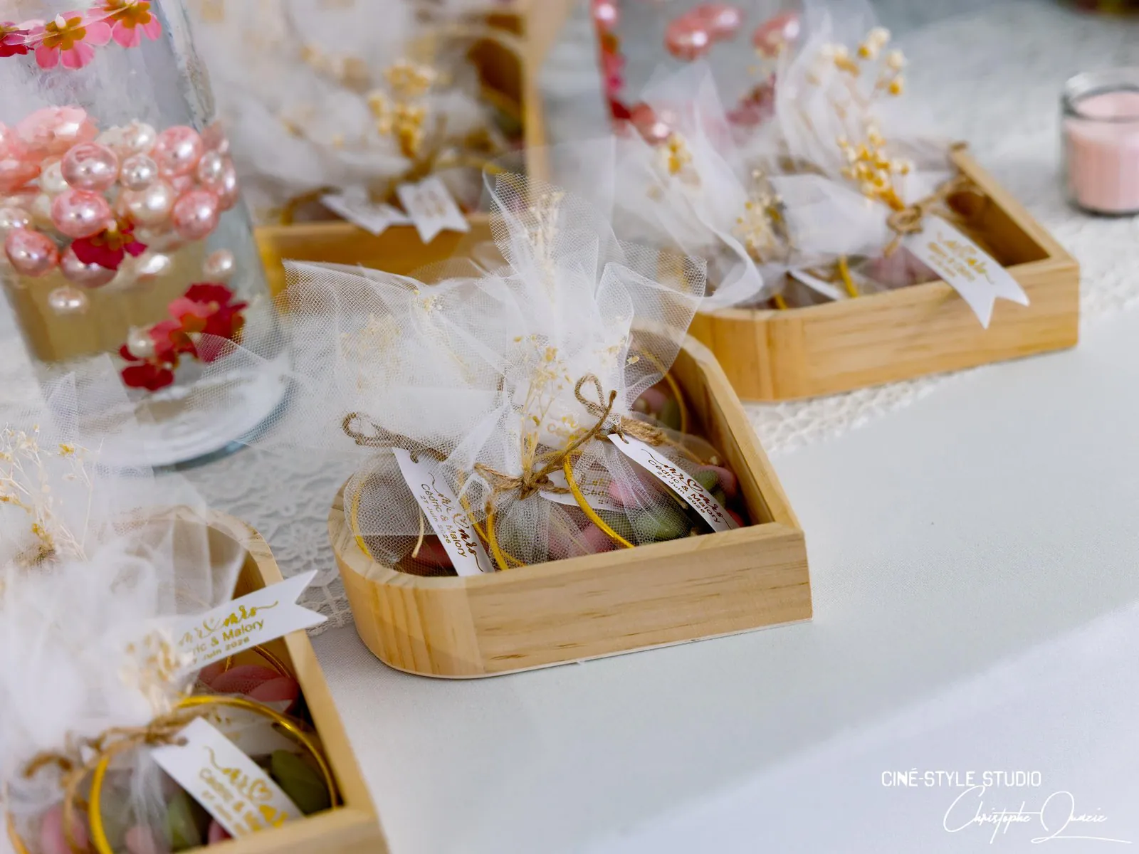 Les cadeaux d'invités, en boîte de bois