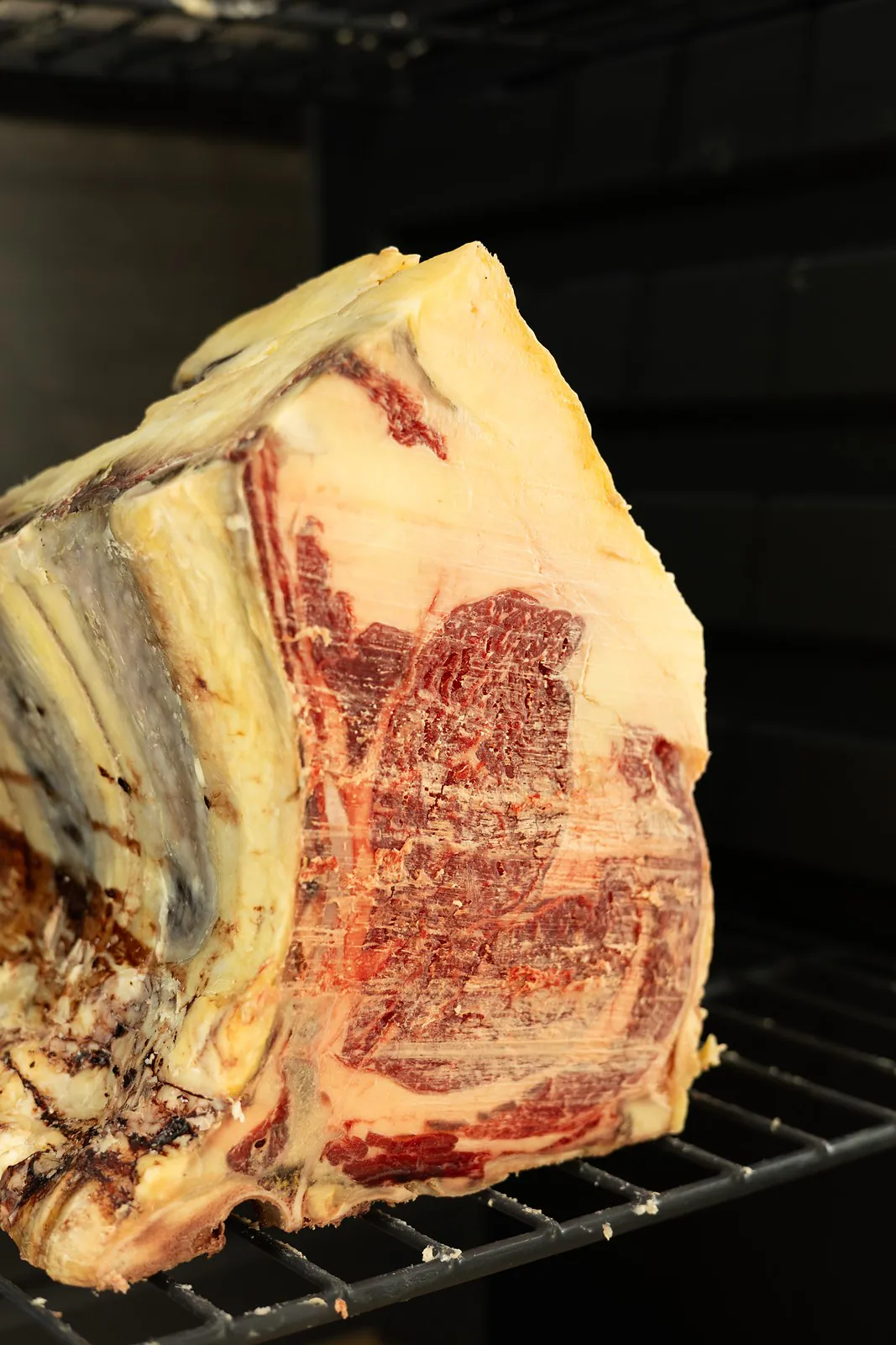 Une côte de bœuf en cave de maturation