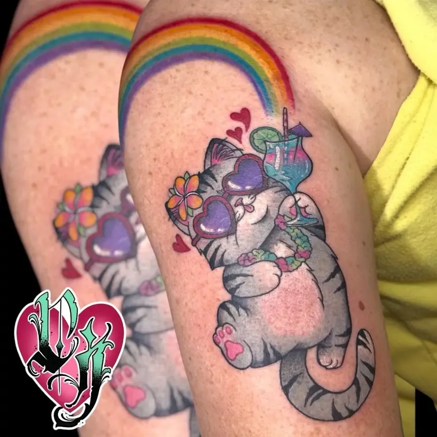 Chat arc-en-ciel kawaii tatoué sur le bras — Coline