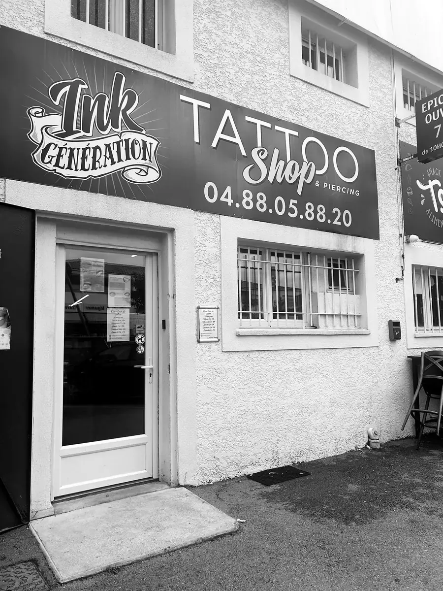 Façade du salon Ink Génération avec son enseigne Tattoo Shop & Piercing