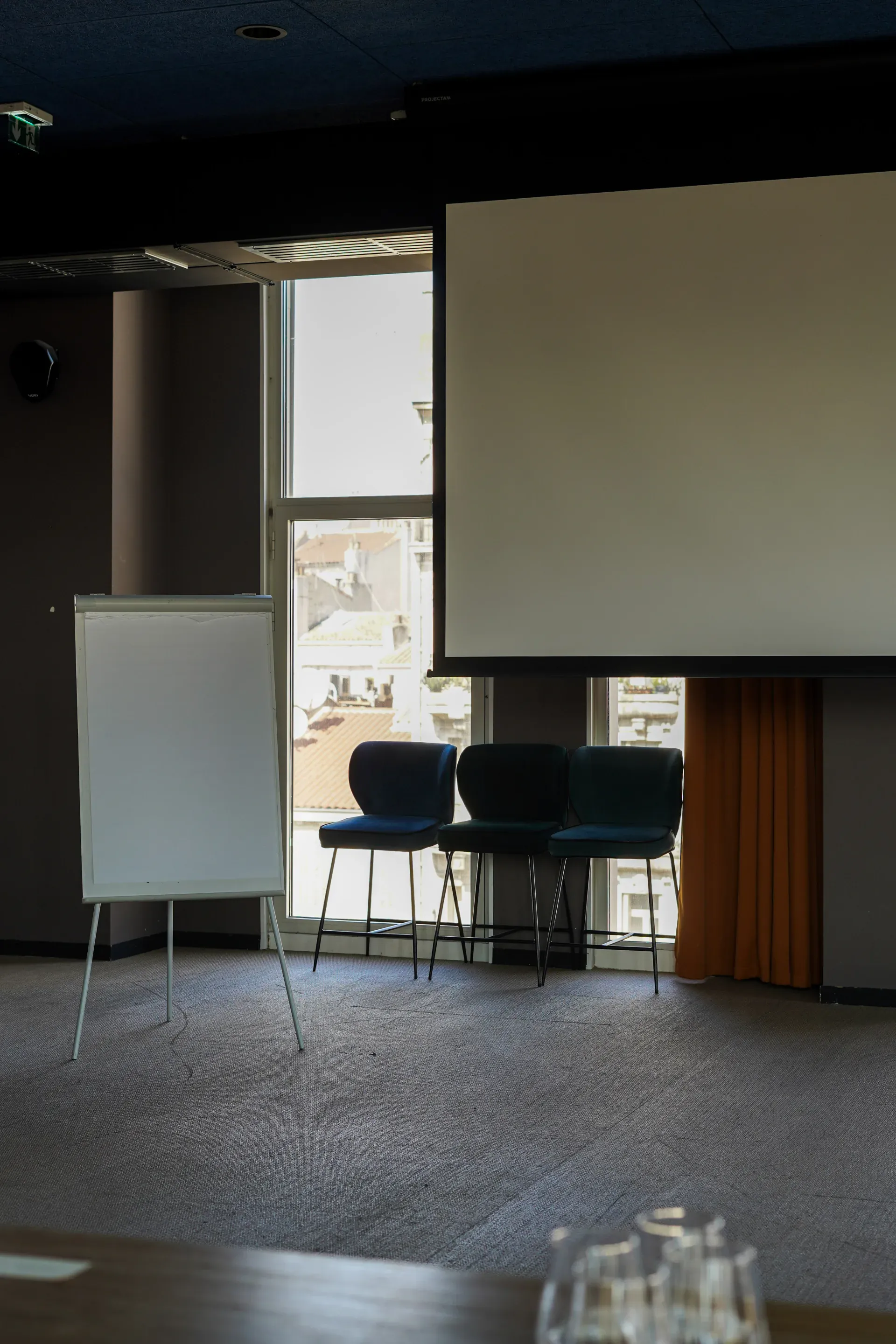 2 micros HF, équipement de la Salle du 3, salle événementielle à Marseille