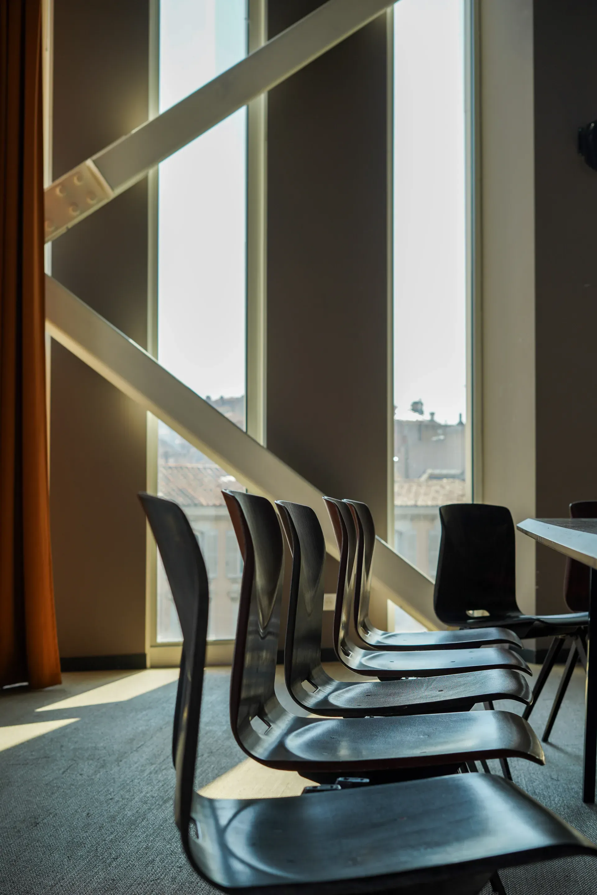 Comptoir haut de la Salle du 3 aligné face à la vue sur Marseille