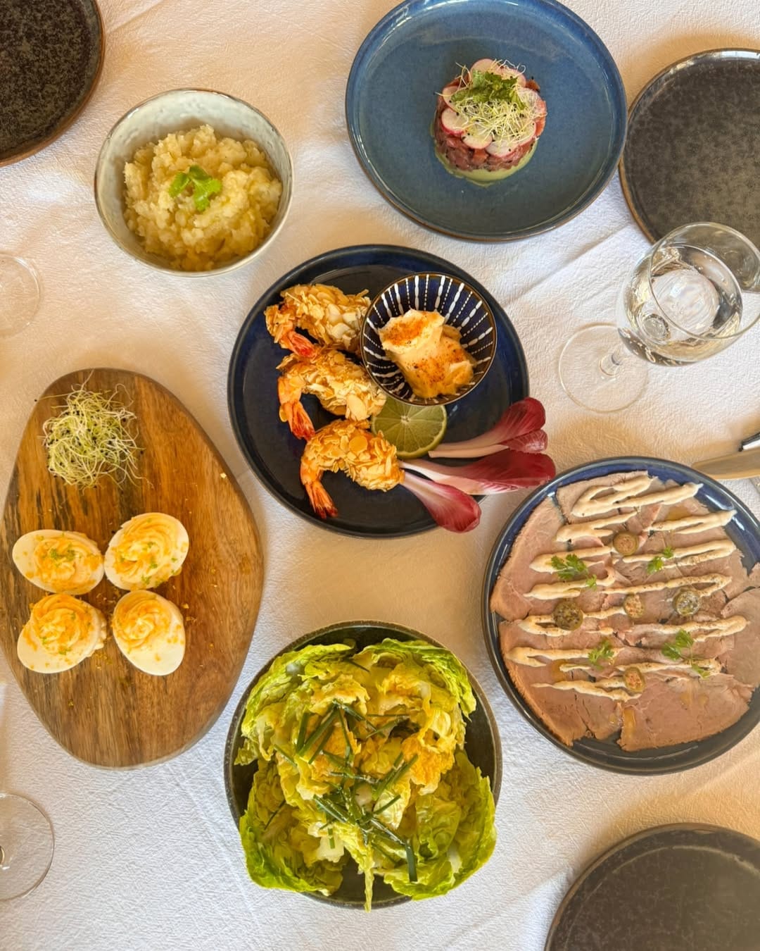 Assiette méditerranéenne aux produits locaux