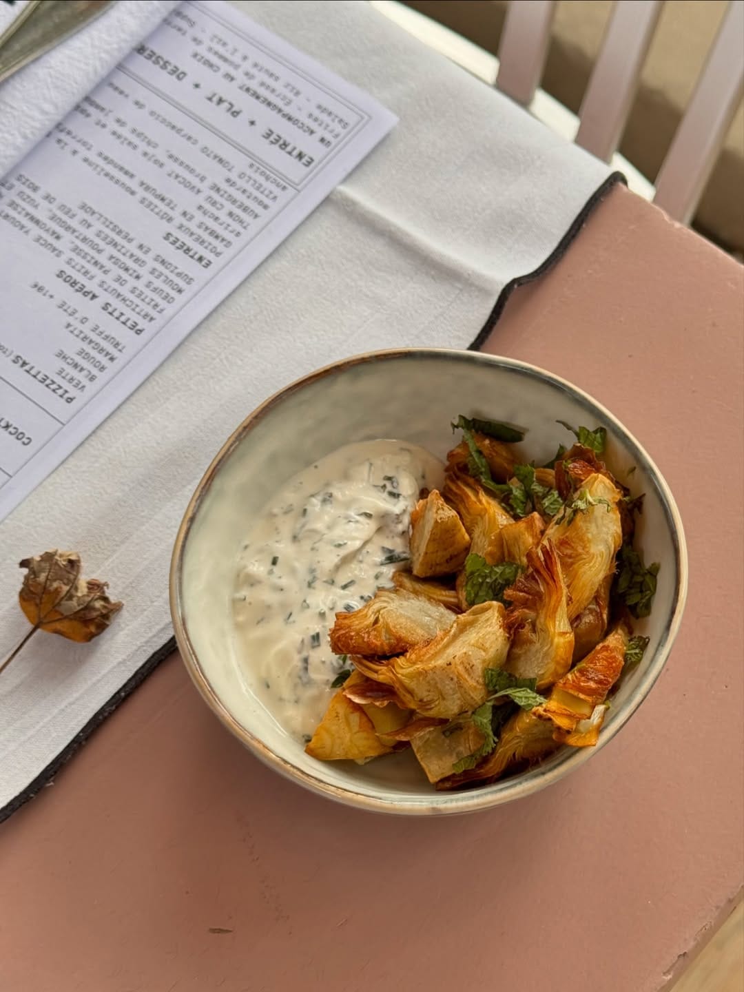 Artichauts frits à partager, entrée méditerranéenne au restaurant Pays d'Aix
