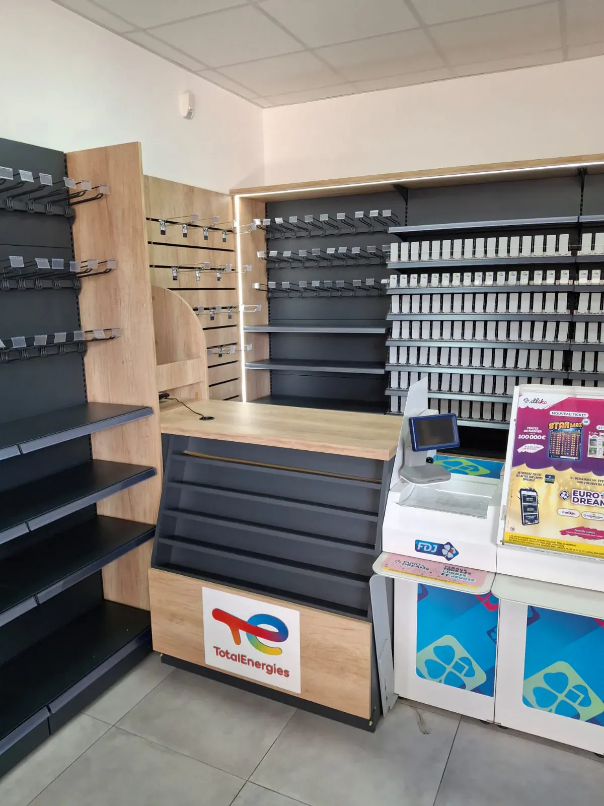 Total / Tabac, Aoste