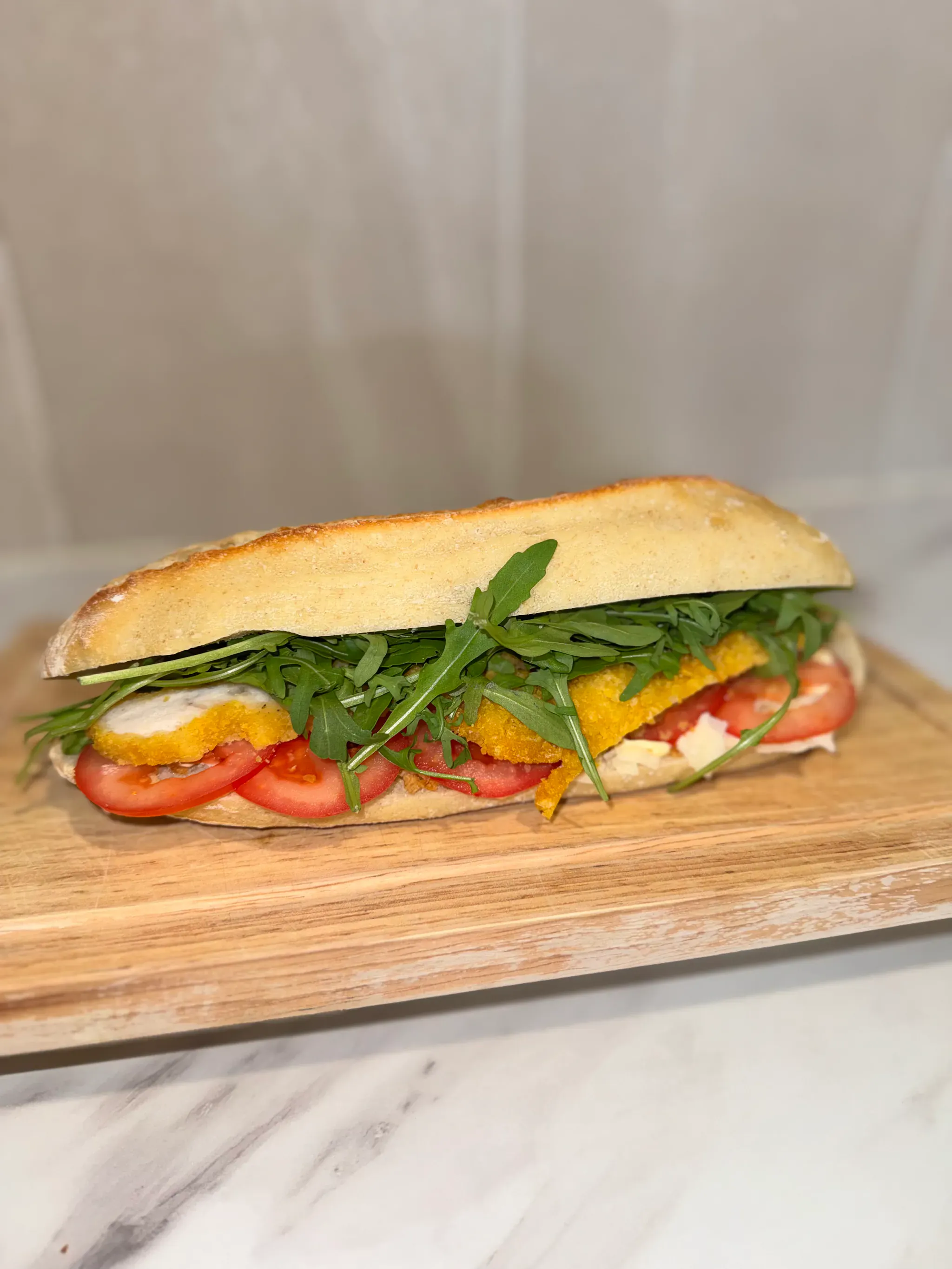 Panini Le Caesar au poulet tenders, parmesan et roquette du food truck street food d'Aix-en-Provence