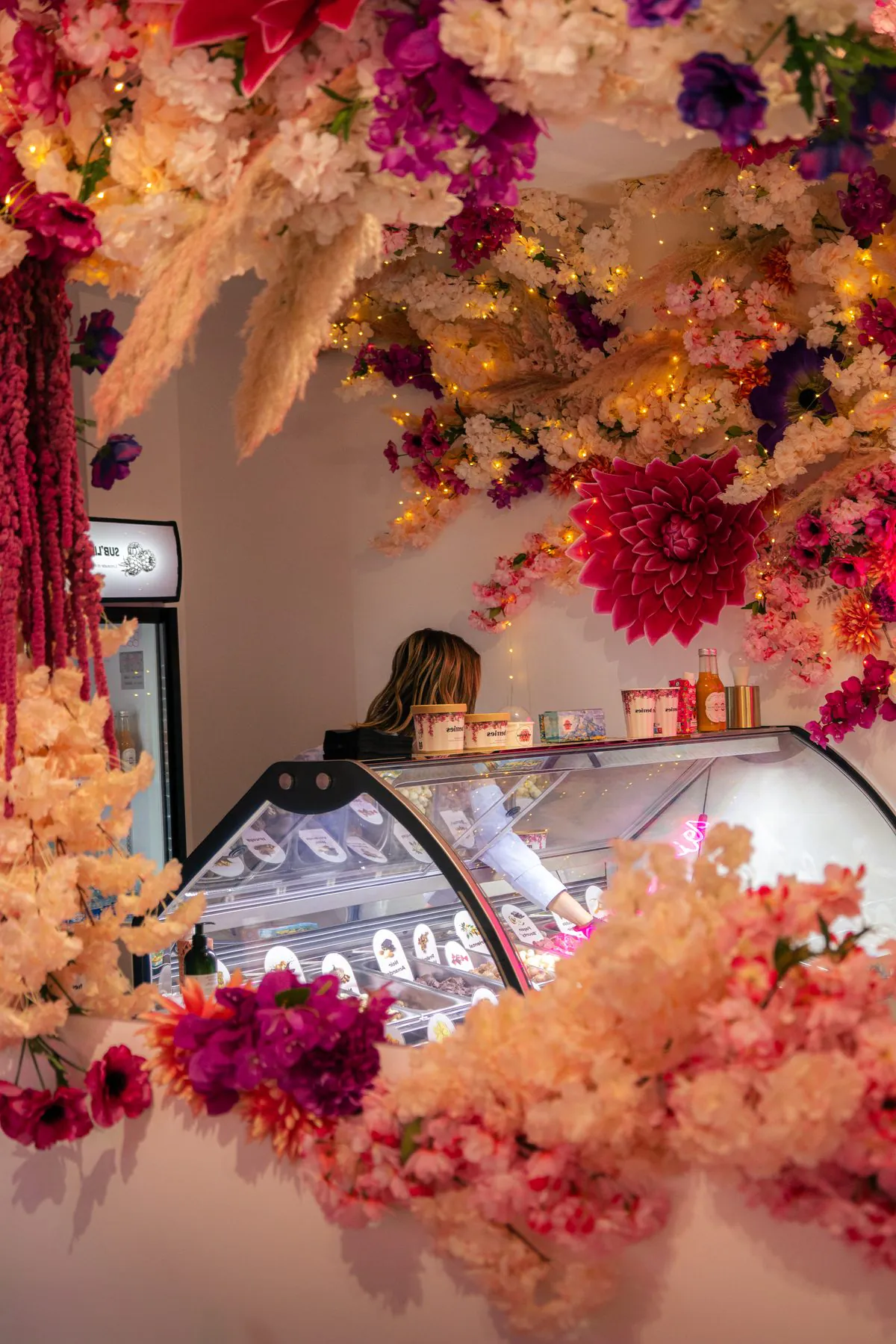 L'arche florale de l'entrée de la boutique My Berries