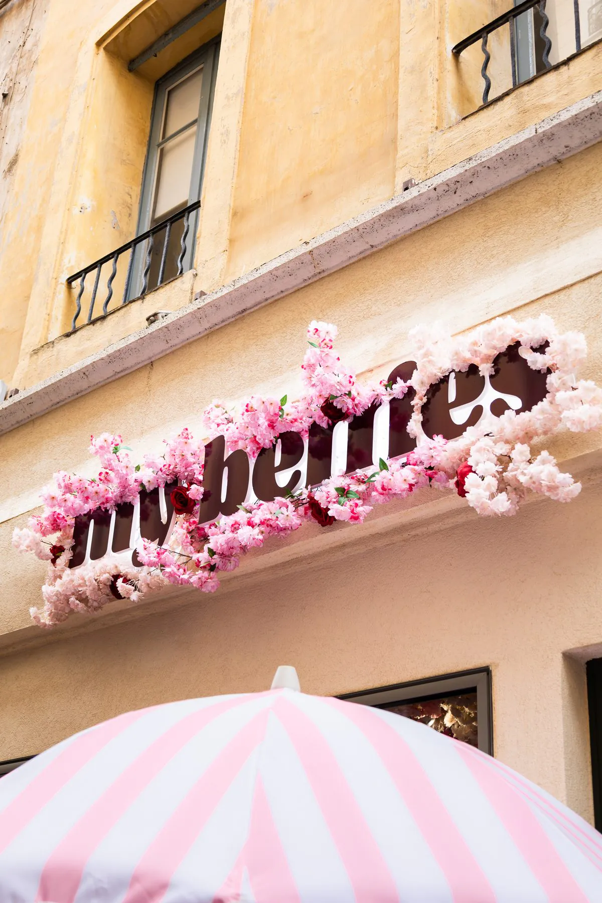 L'enseigne fleurie My Berries rue des Cordeliers à Aix-en-Provence